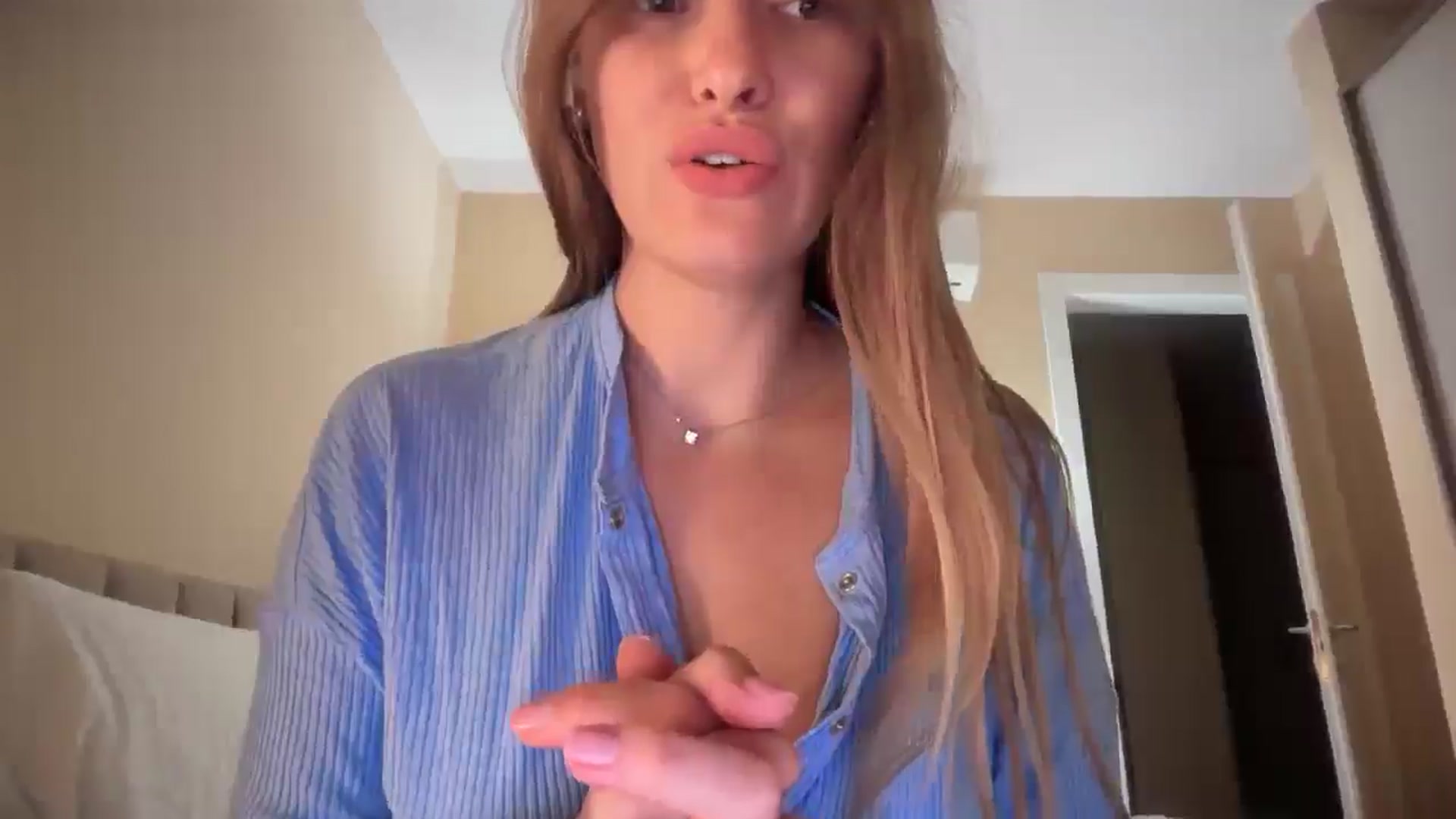 Gallery image thumbnail from SkySunFlower's myfreecams stream on, 08/20/2025, 24:36 image 3 of 20