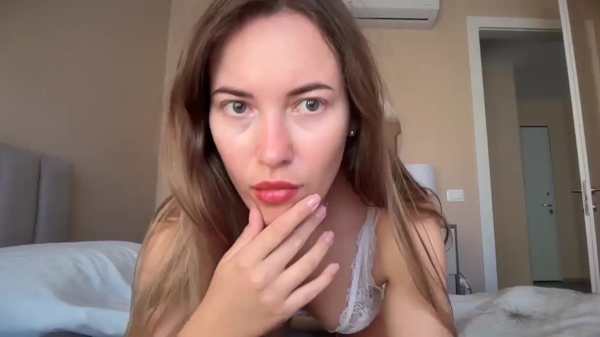 Gallery image thumbnail from SkySunFlower's myfreecams stream on, 08/20/2025, 17:00 image 2 of 20