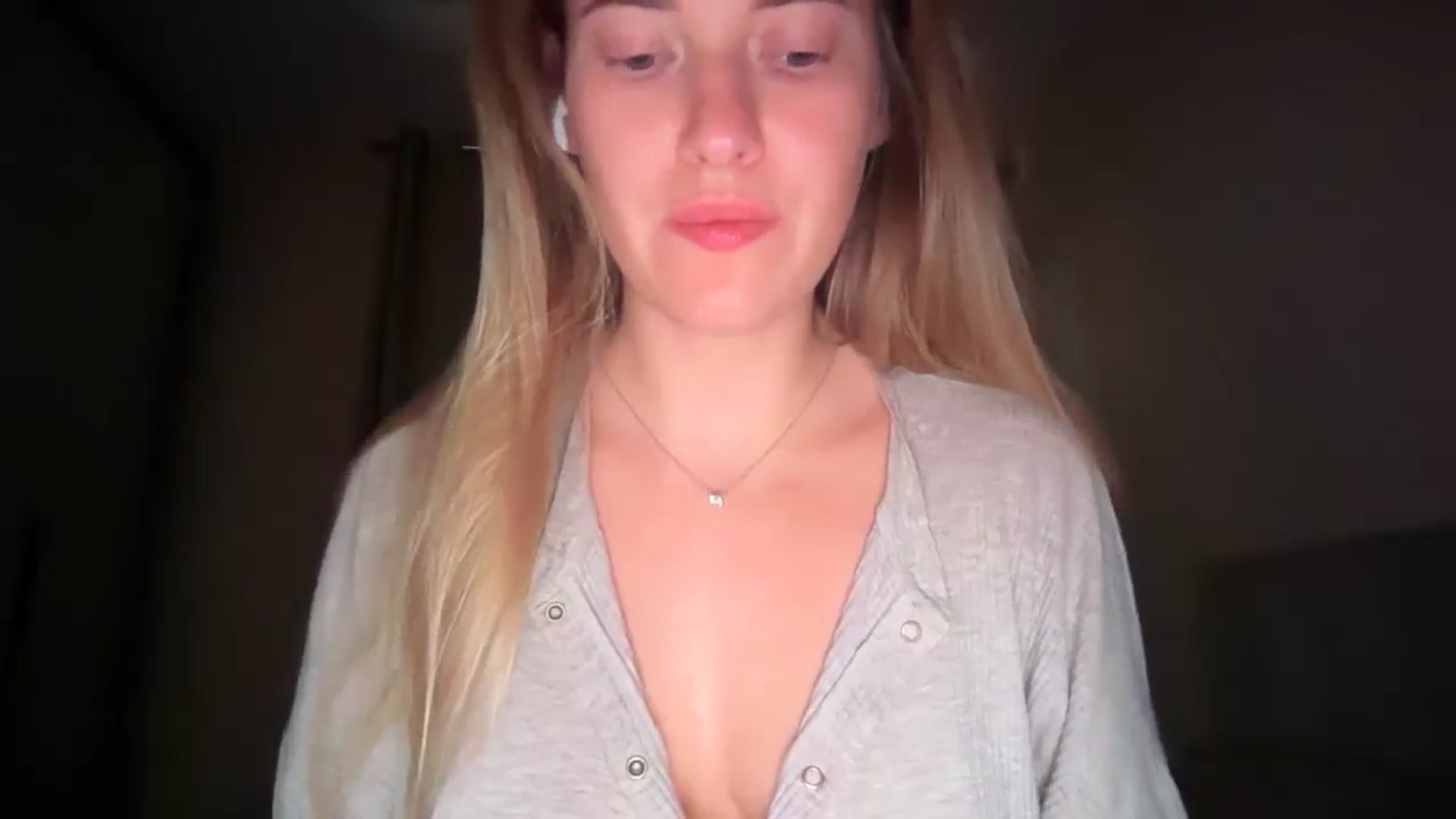 Gallery image thumbnail from SkySunFlower's myfreecams stream on, 08/21/2025, 07:56 image 10 of 20