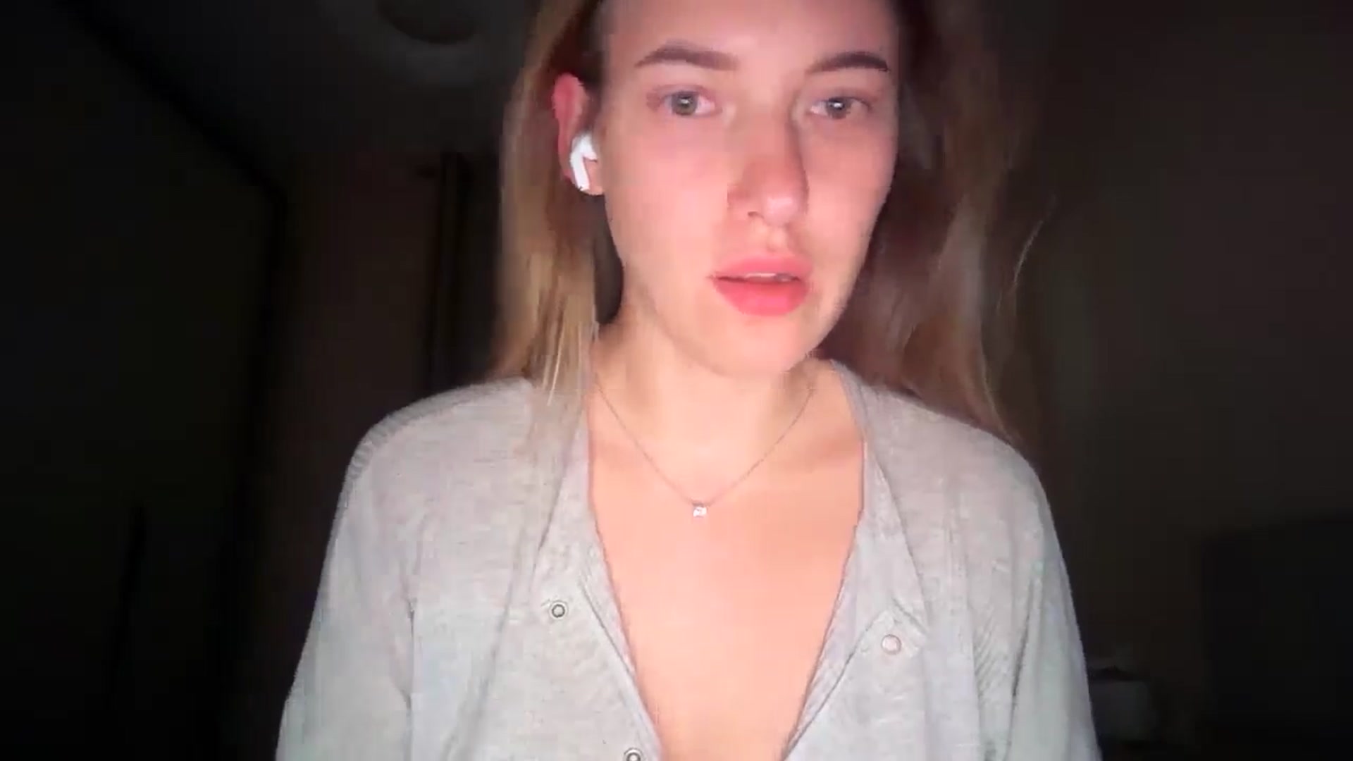 Gallery image thumbnail from SkySunFlower's myfreecams stream on, 08/21/2025, 07:56 image 7 of 20