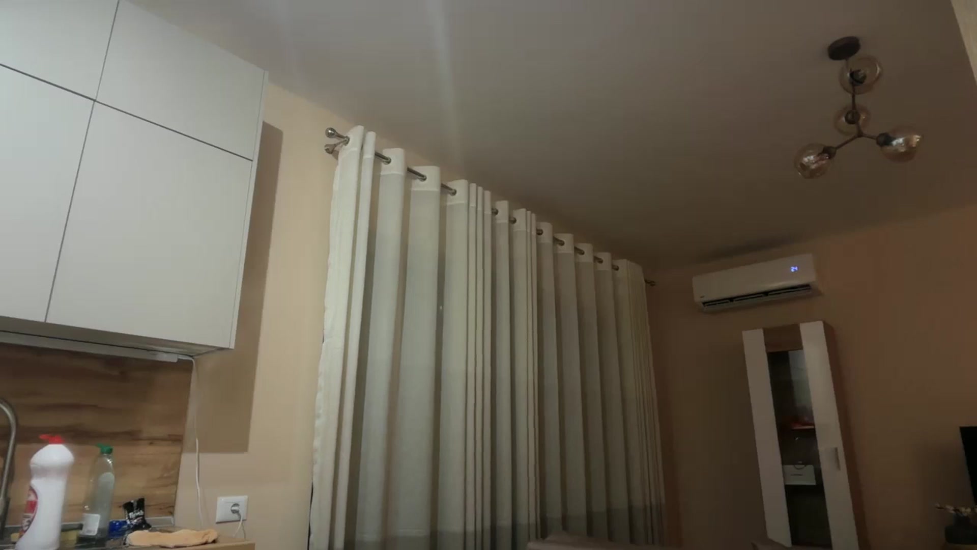 Gallery image thumbnail from SkySunFlower's myfreecams stream on, 08/22/2025, 24:30 image 5 of 20