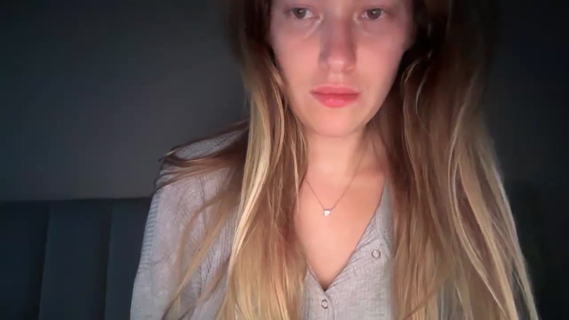 Gallery image thumbnail from SkySunFlower's myfreecams stream on, 08/22/2025, 05:14 image 5 of 20