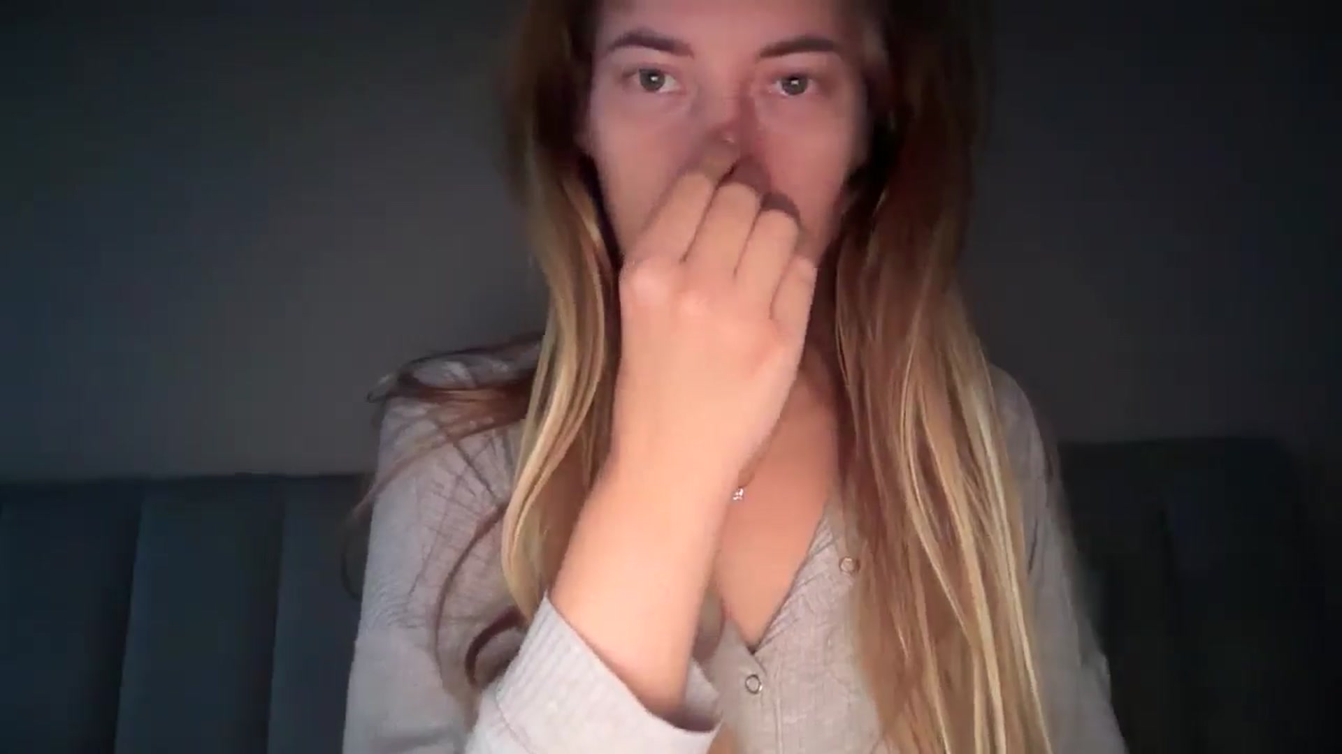 Gallery image thumbnail from SkySunFlower's myfreecams stream on, 08/22/2025, 05:14 image 6 of 20