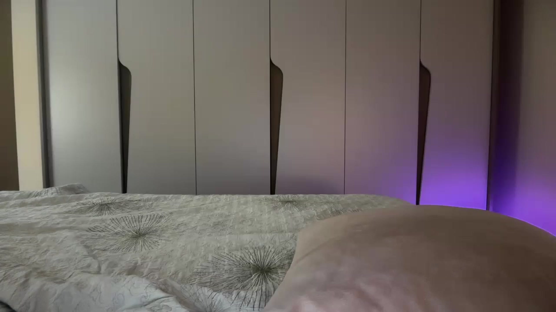 Gallery image thumbnail from SkySunFlower's myfreecams stream on, 08/22/2025, 21:54 image 14 of 20