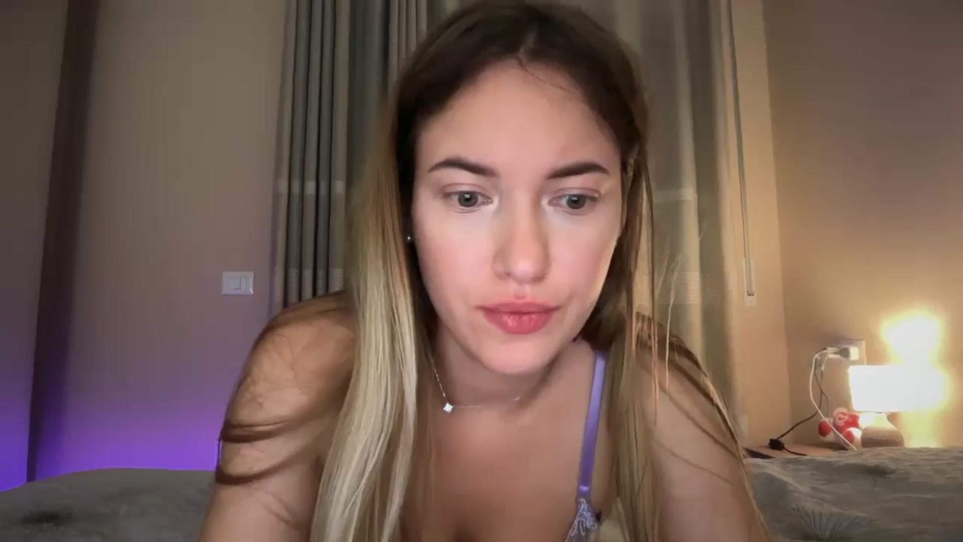 Gallery image thumbnail from SkySunFlower's myfreecams stream on, 08/23/2025, 24:30 image 13 of 20