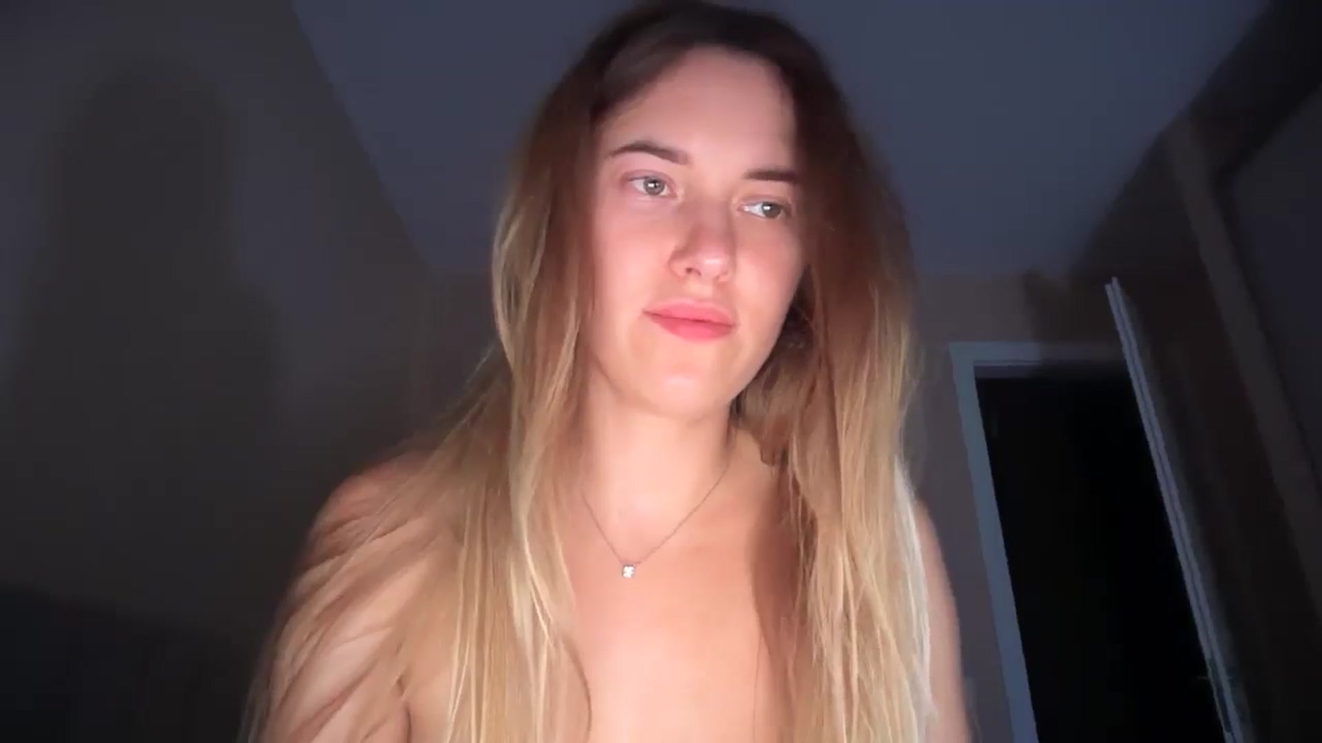 Gallery image thumbnail from SkySunFlower's myfreecams stream on, 08/26/2025, 03:18 image 15 of 20