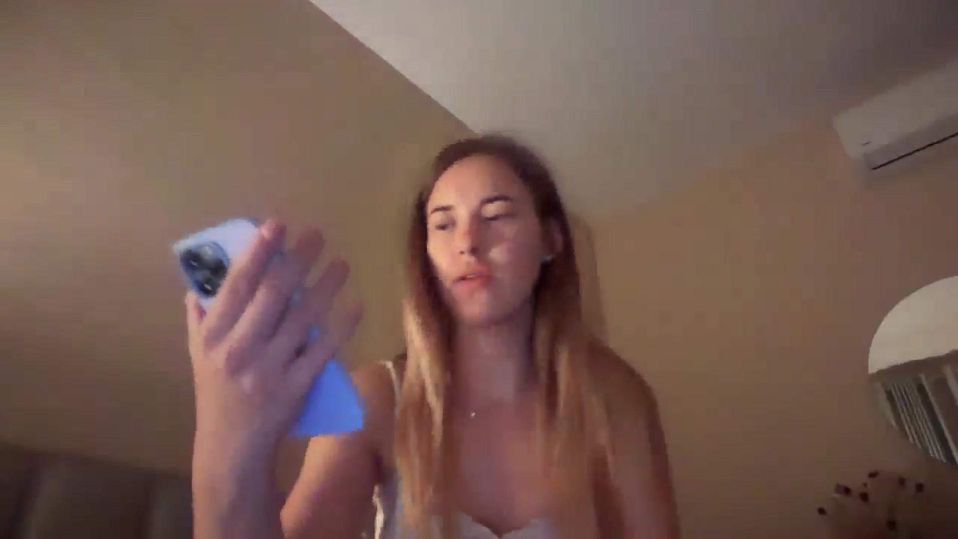 Gallery image thumbnail from SkySunFlower's myfreecams stream on, 08/28/2025, 20:21 image 14 of 20