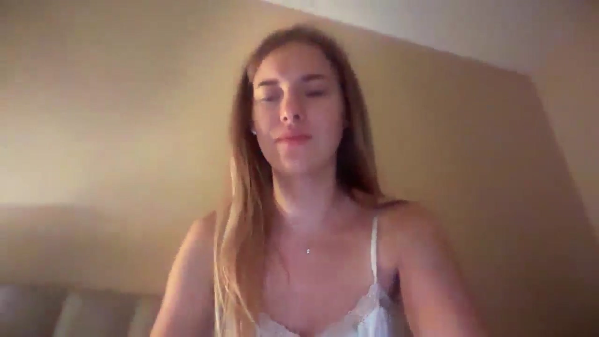 Gallery image thumbnail from SkySunFlower's myfreecams stream on, 08/28/2025, 20:21 image 10 of 20