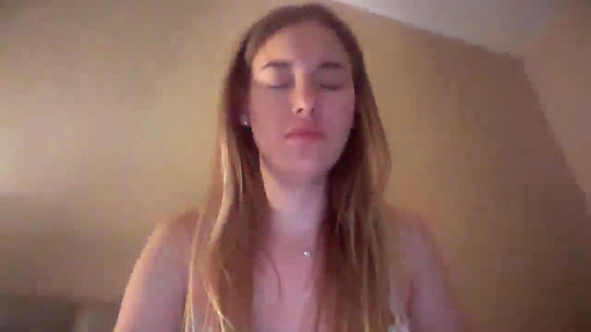 Gallery image thumbnail from SkySunFlower's myfreecams stream on, 08/28/2025, 20:21 image 9 of 20