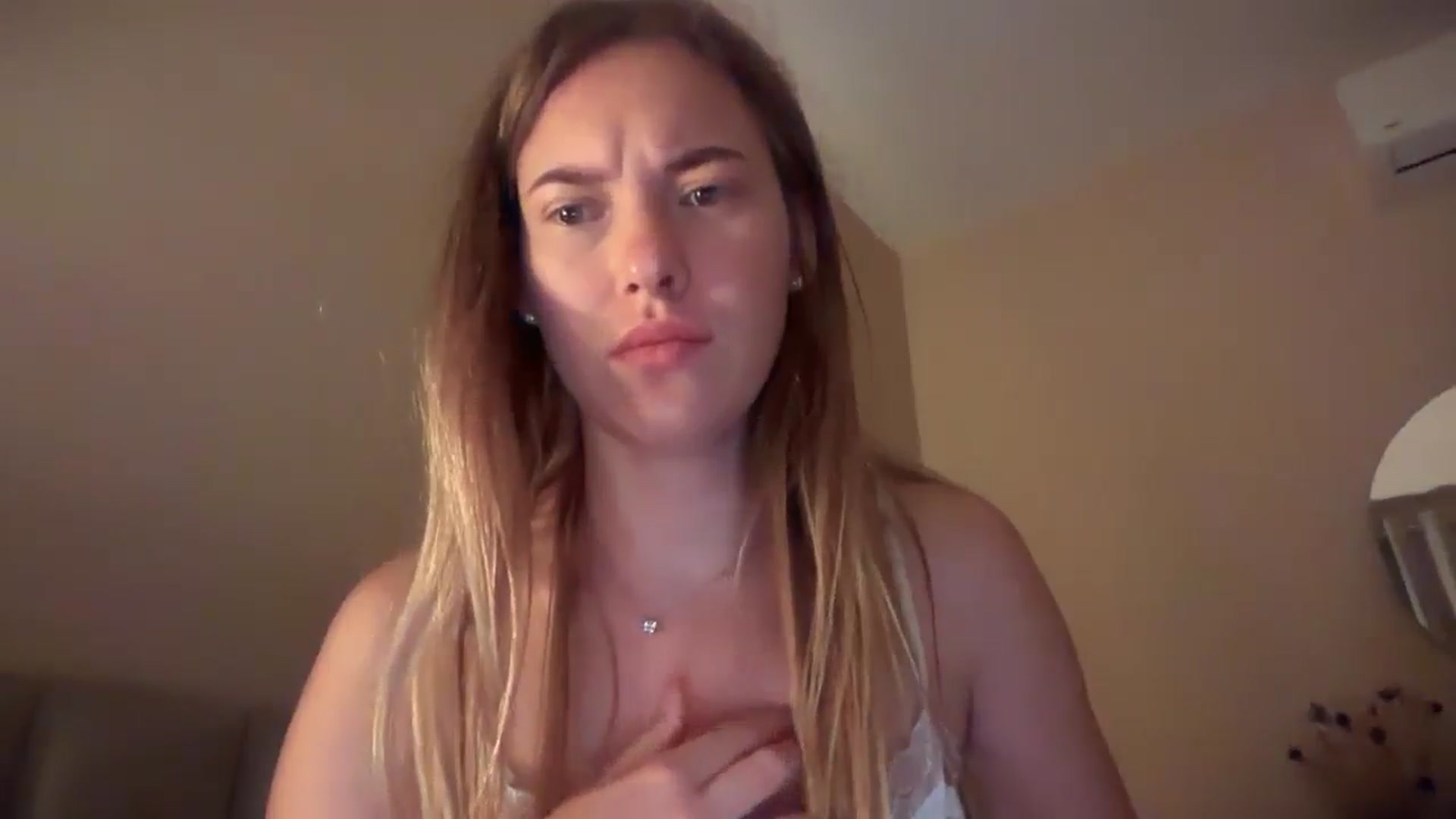 Gallery image thumbnail from SkySunFlower's myfreecams stream on, 08/28/2025, 20:21 image 16 of 20