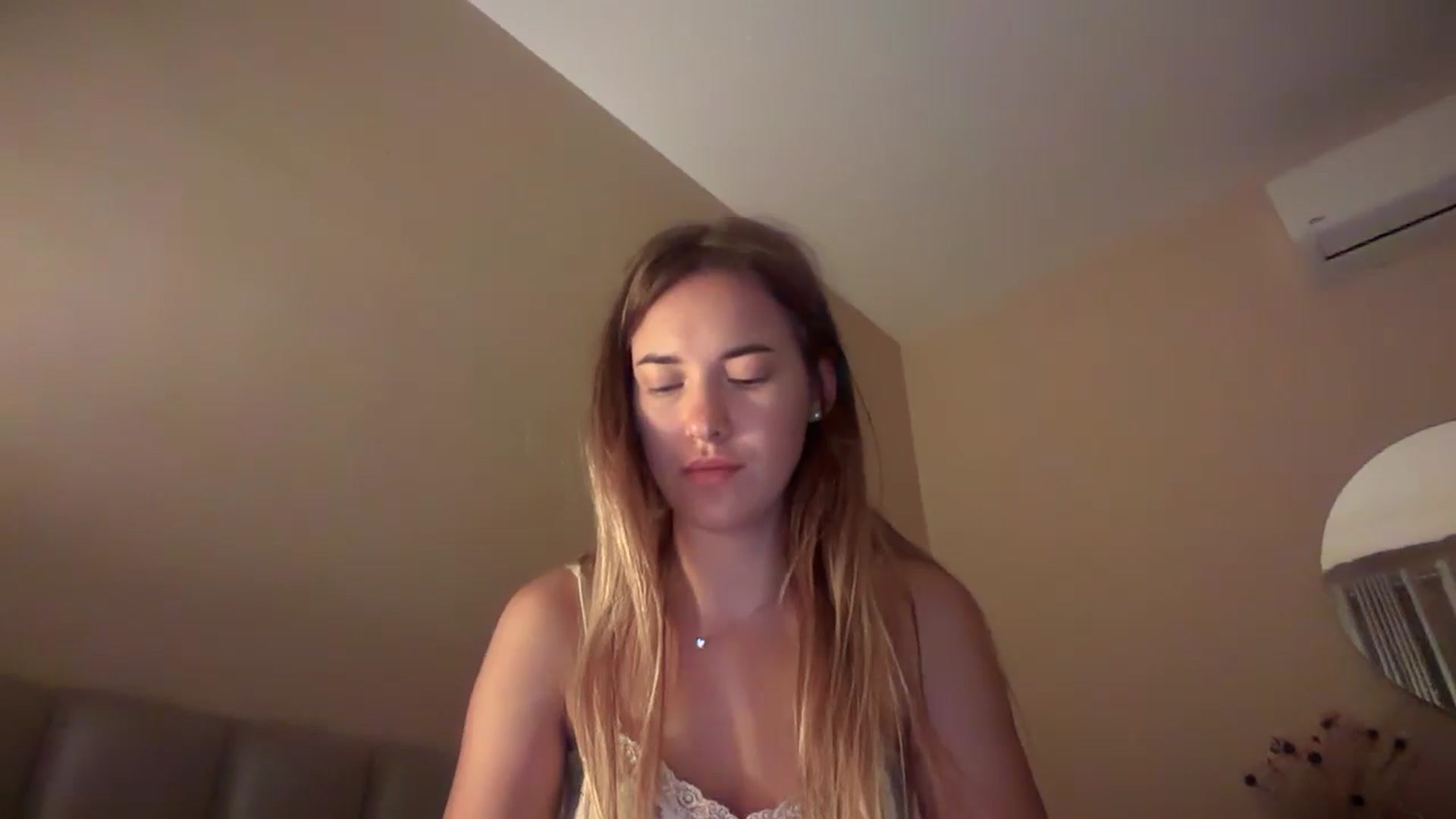 Gallery image thumbnail from SkySunFlower's myfreecams stream on, 08/28/2025, 20:21 image 15 of 20