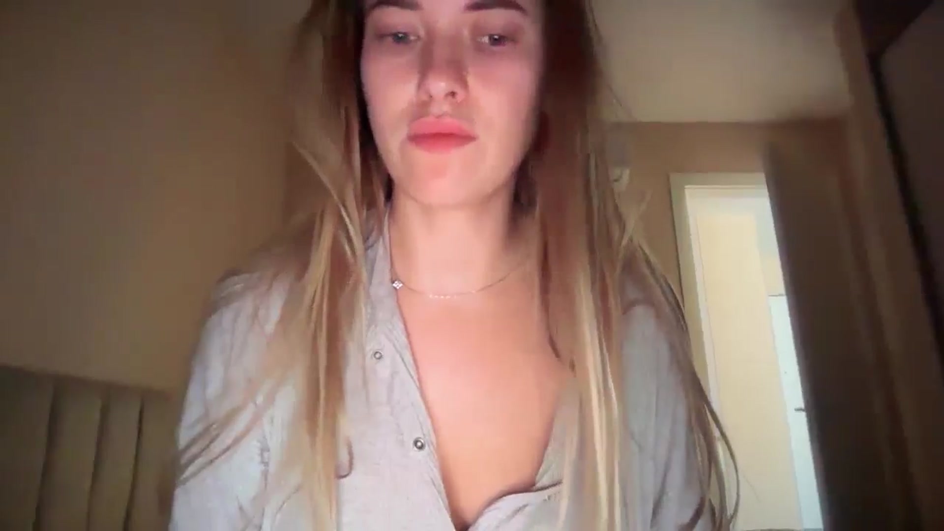 Gallery image thumbnail from SkySunFlower's myfreecams stream on, 08/30/2025, 08:21 image 19 of 20