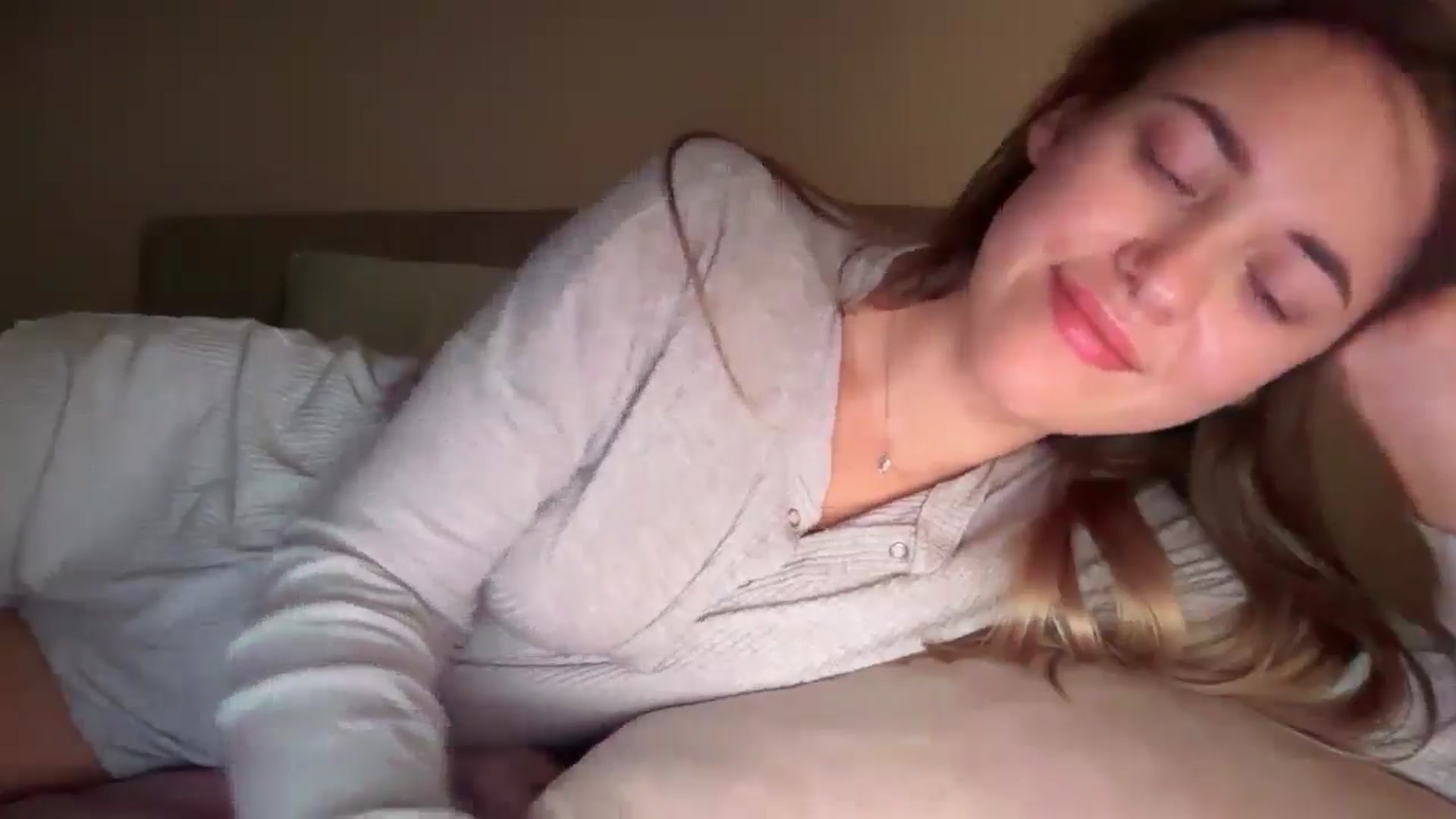 Gallery image thumbnail from SkySunFlower's myfreecams stream on, 08/30/2025, 08:21 image 2 of 20