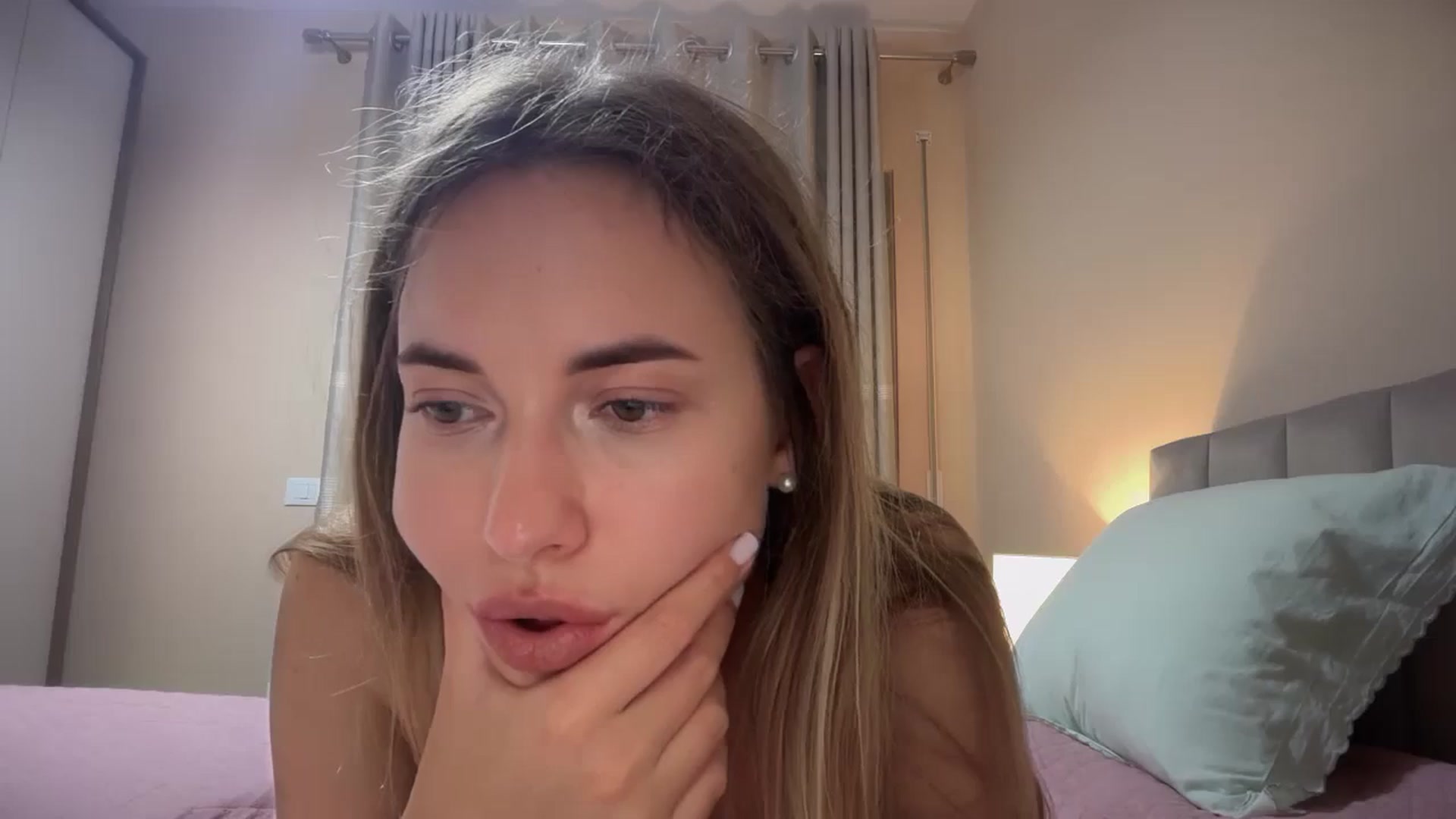 Gallery image thumbnail from SkySunFlower's myfreecams stream on, 09/07/2025, 24:01 image 16 of 20