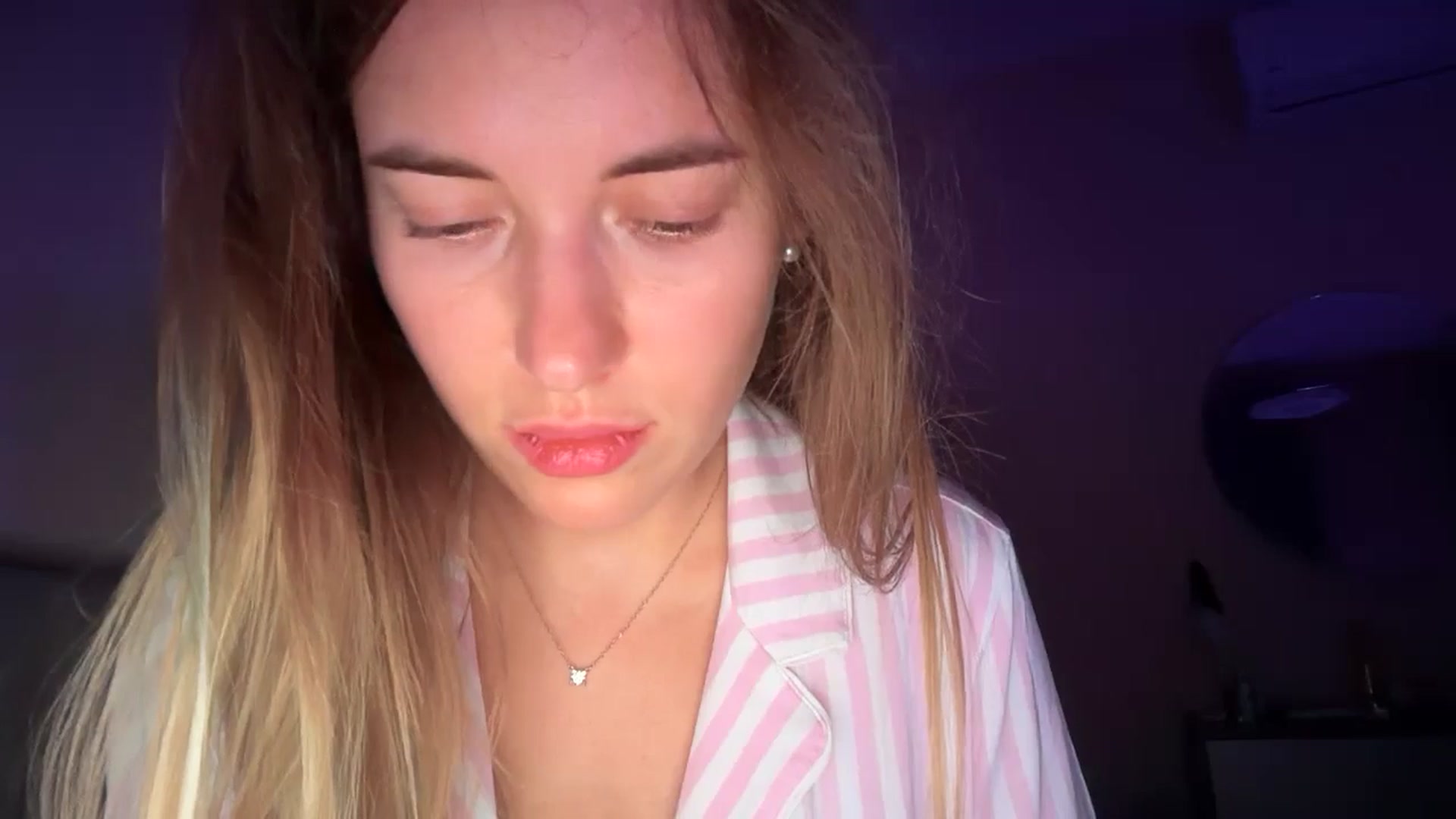 Gallery image thumbnail from SkySunFlower's myfreecams stream on, 09/08/2025, 20:10 image 19 of 20