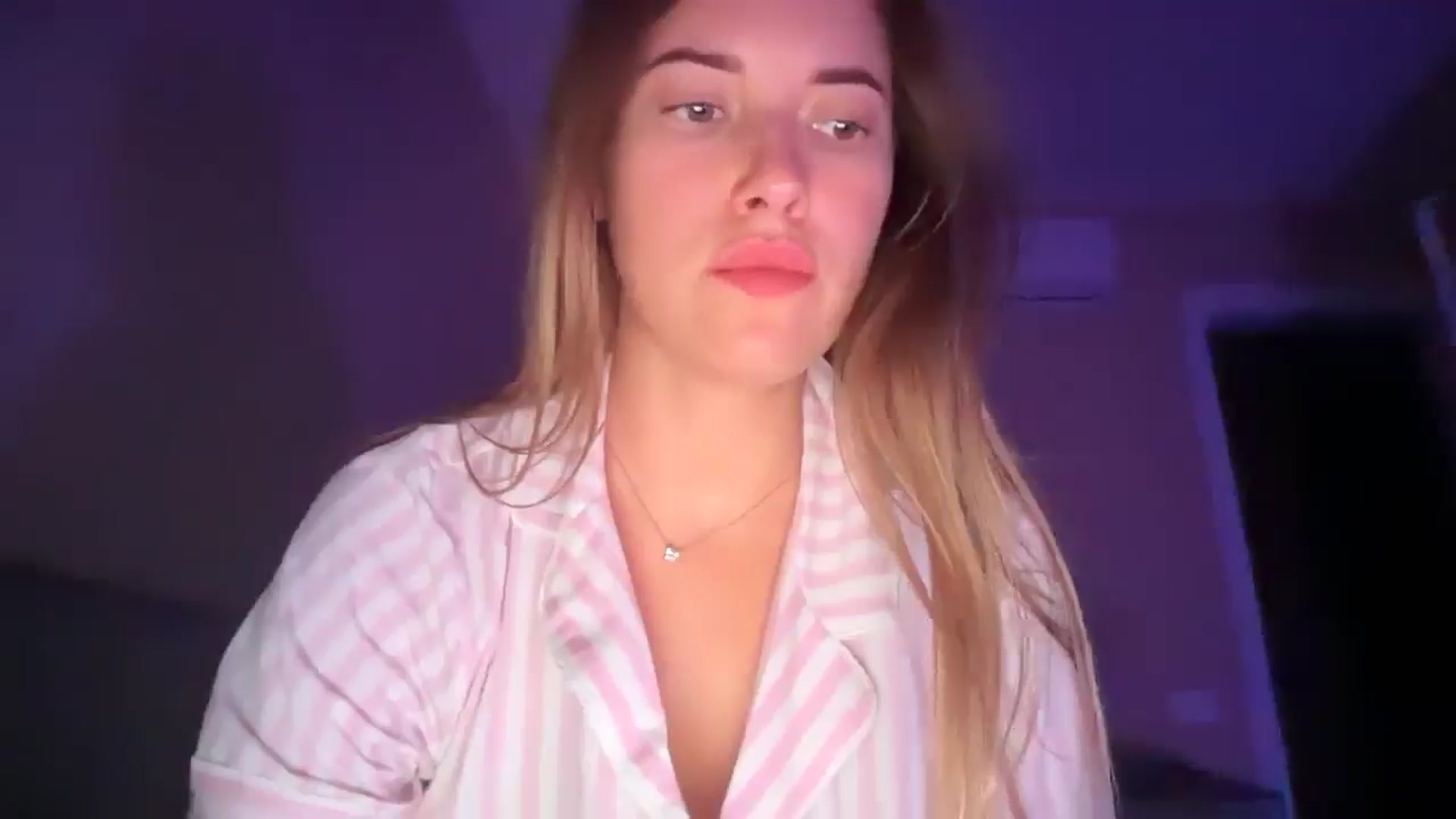 Gallery image thumbnail from SkySunFlower's myfreecams stream on, 09/08/2025, 20:10 image 17 of 20