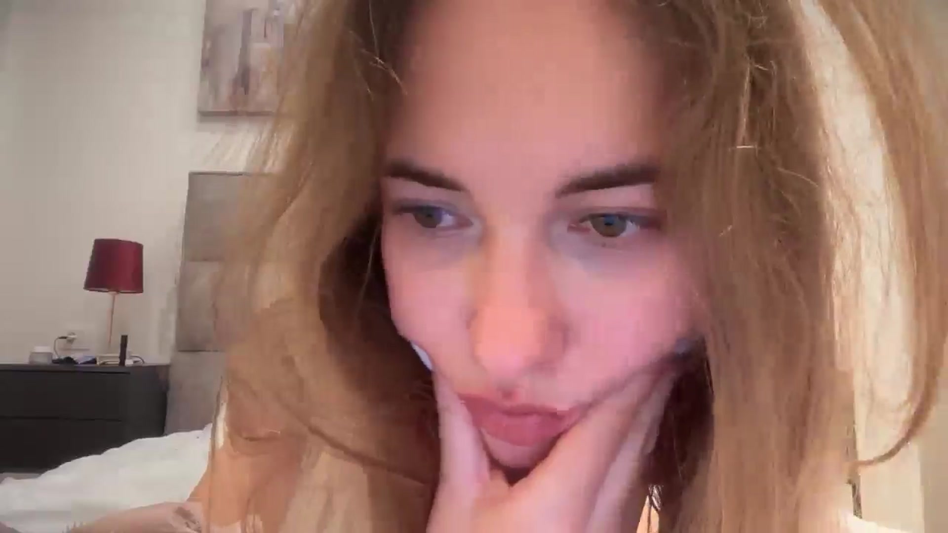 Gallery image thumbnail from SkySunFlower's myfreecams stream on, 09/14/2025, 22:47 image 11 of 20