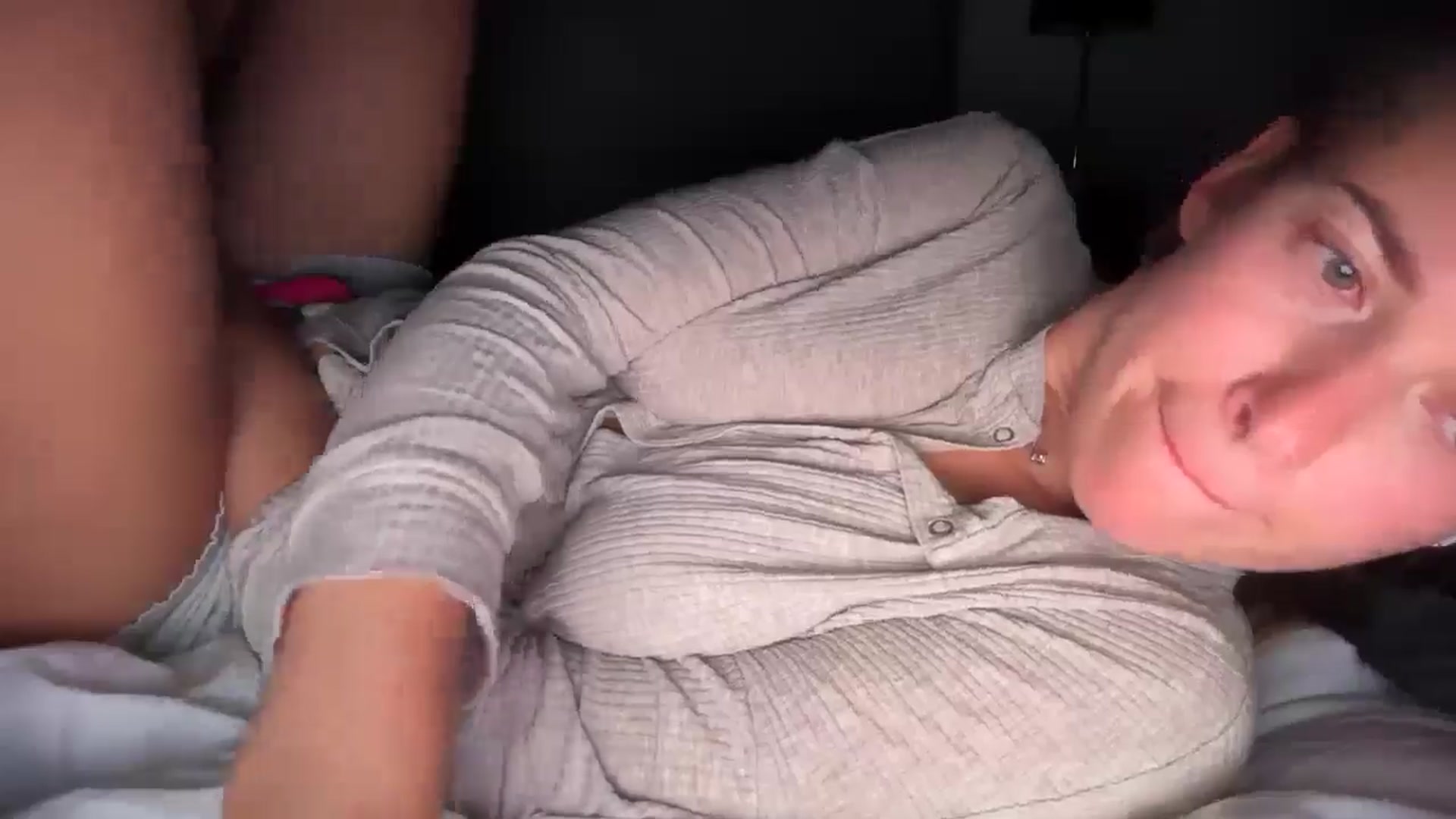 Gallery image thumbnail from SkySunFlower's myfreecams stream on, 09/15/2025, 24:35 image 12 of 20