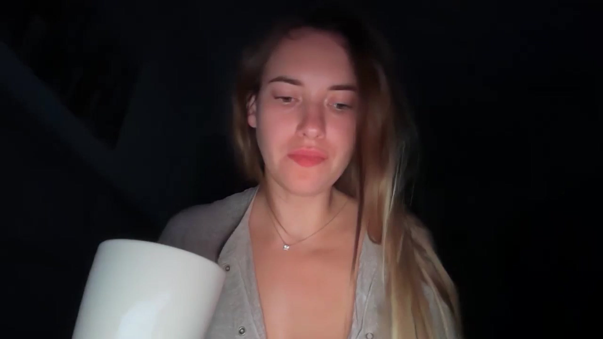 Gallery image thumbnail from SkySunFlower's myfreecams stream on, 09/16/2025, 24:24 image 6 of 20