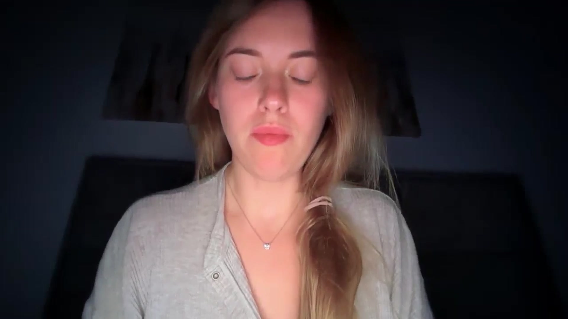 Gallery image thumbnail from SkySunFlower's myfreecams stream on, 09/17/2025, 04:59 image 9 of 20