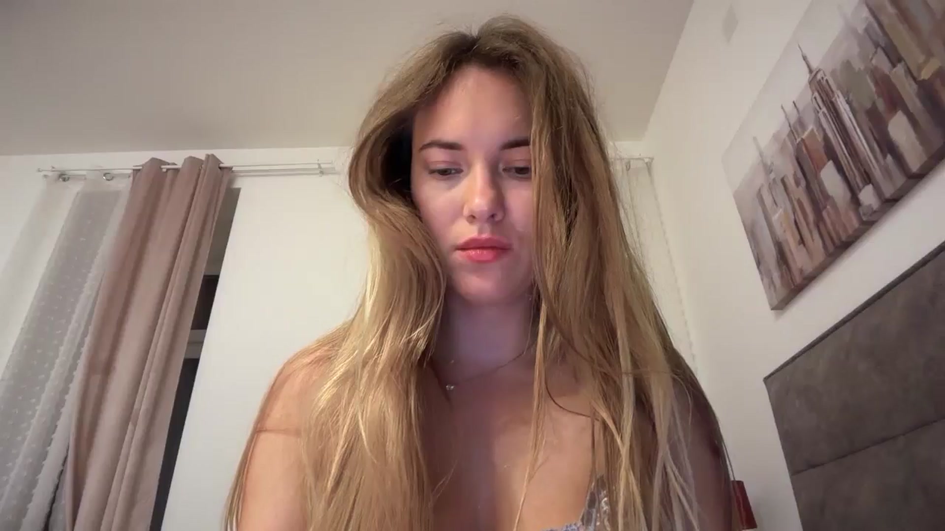 Gallery image thumbnail from SkySunFlower's myfreecams stream on, 09/18/2025, 24:21 image 17 of 20