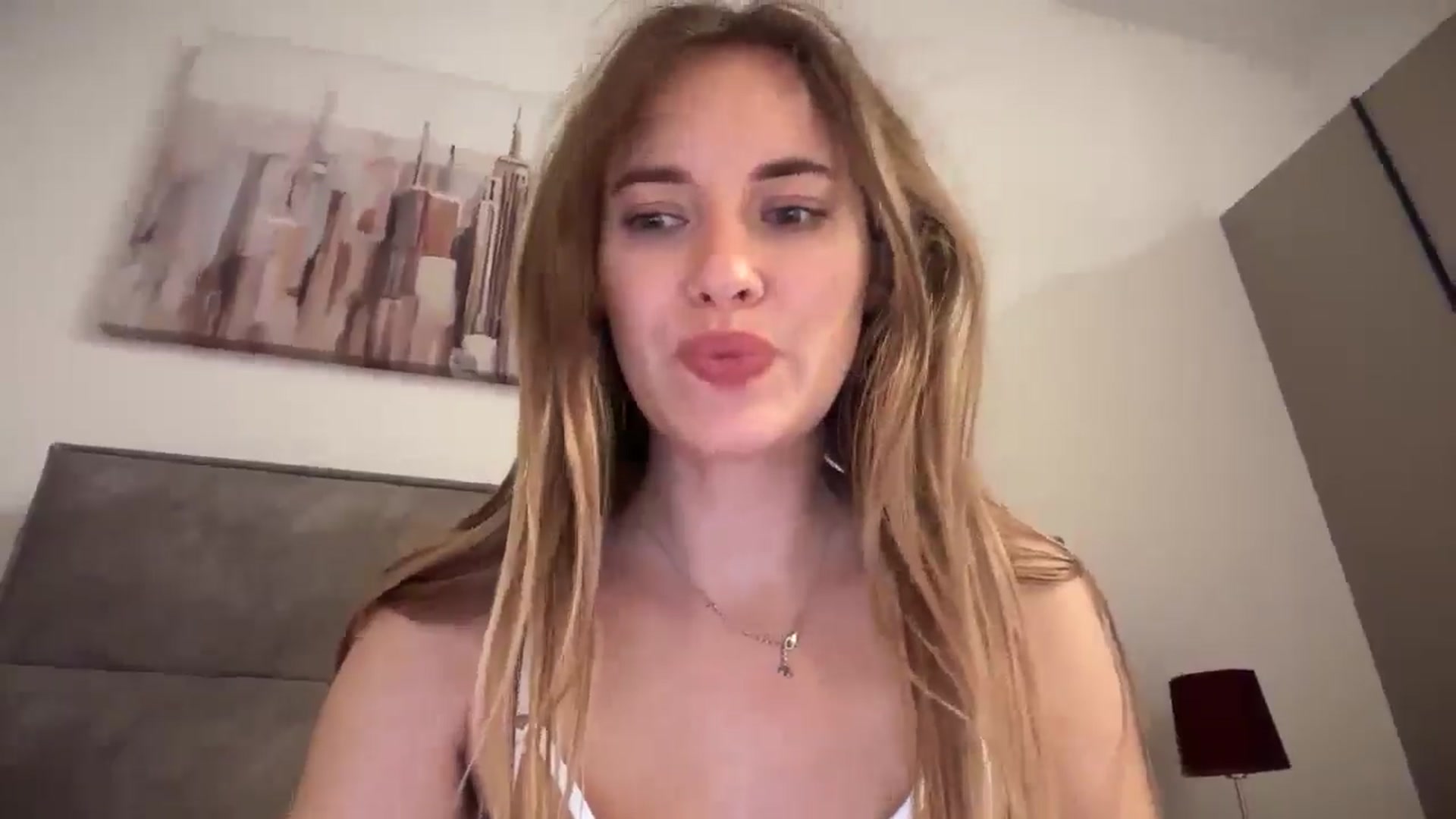 Gallery image thumbnail from SkySunFlower's myfreecams stream on, 09/19/2025, 03:41 image 4 of 20
