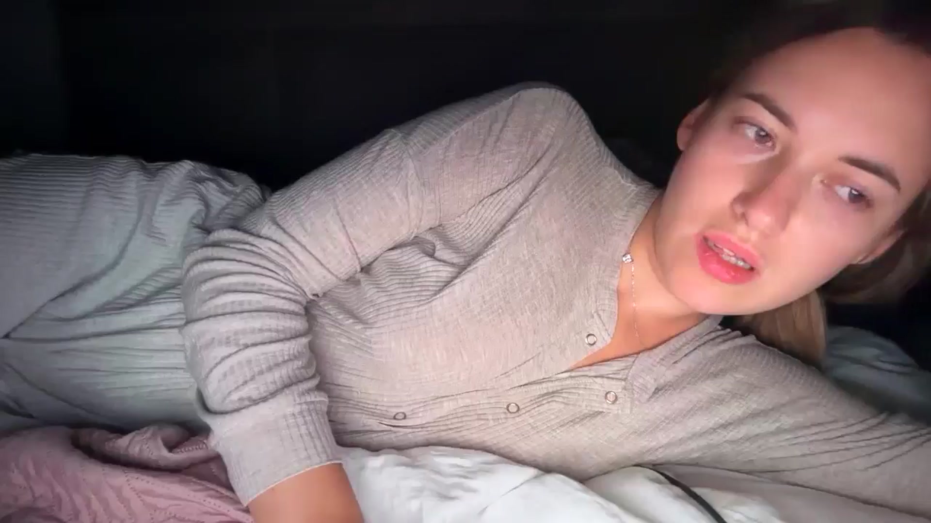 Gallery image thumbnail from SkySunFlower's myfreecams stream on, 09/20/2025, 07:54 image 18 of 20
