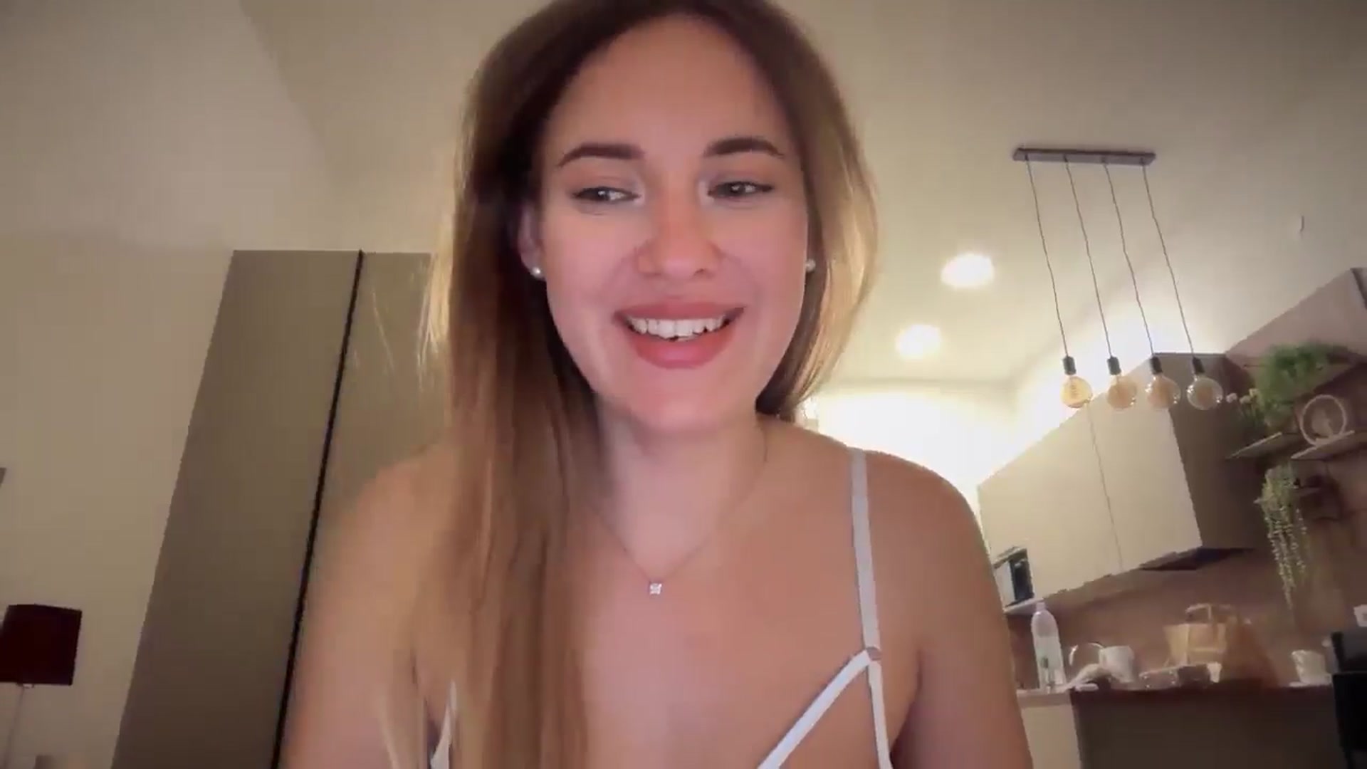 Gallery image thumbnail from SkySunFlower's myfreecams stream on, 09/21/2025, 24:15 image 2 of 20