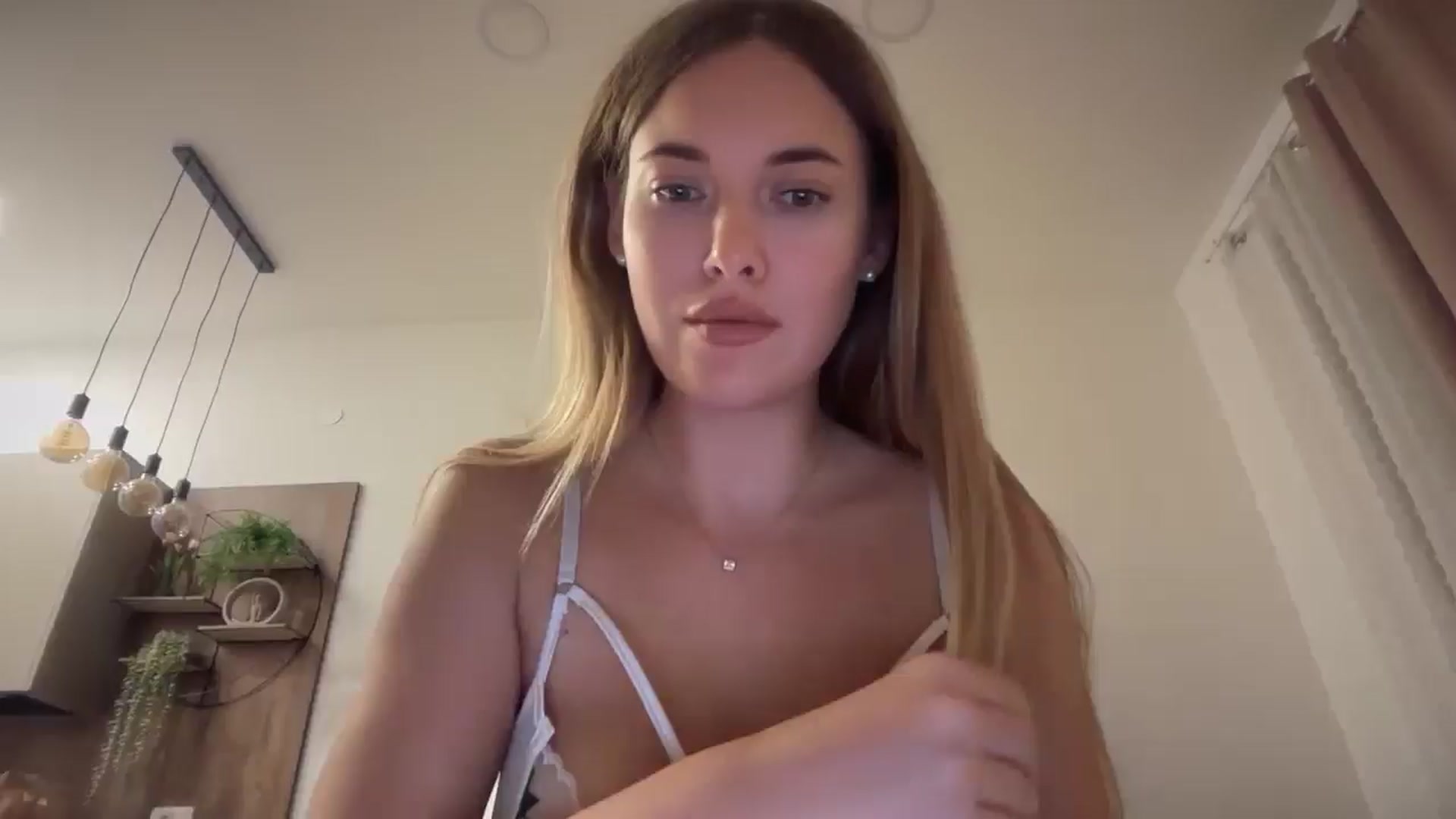 Gallery image thumbnail from SkySunFlower's myfreecams stream on, 09/21/2025, 01:34 image 1 of 20