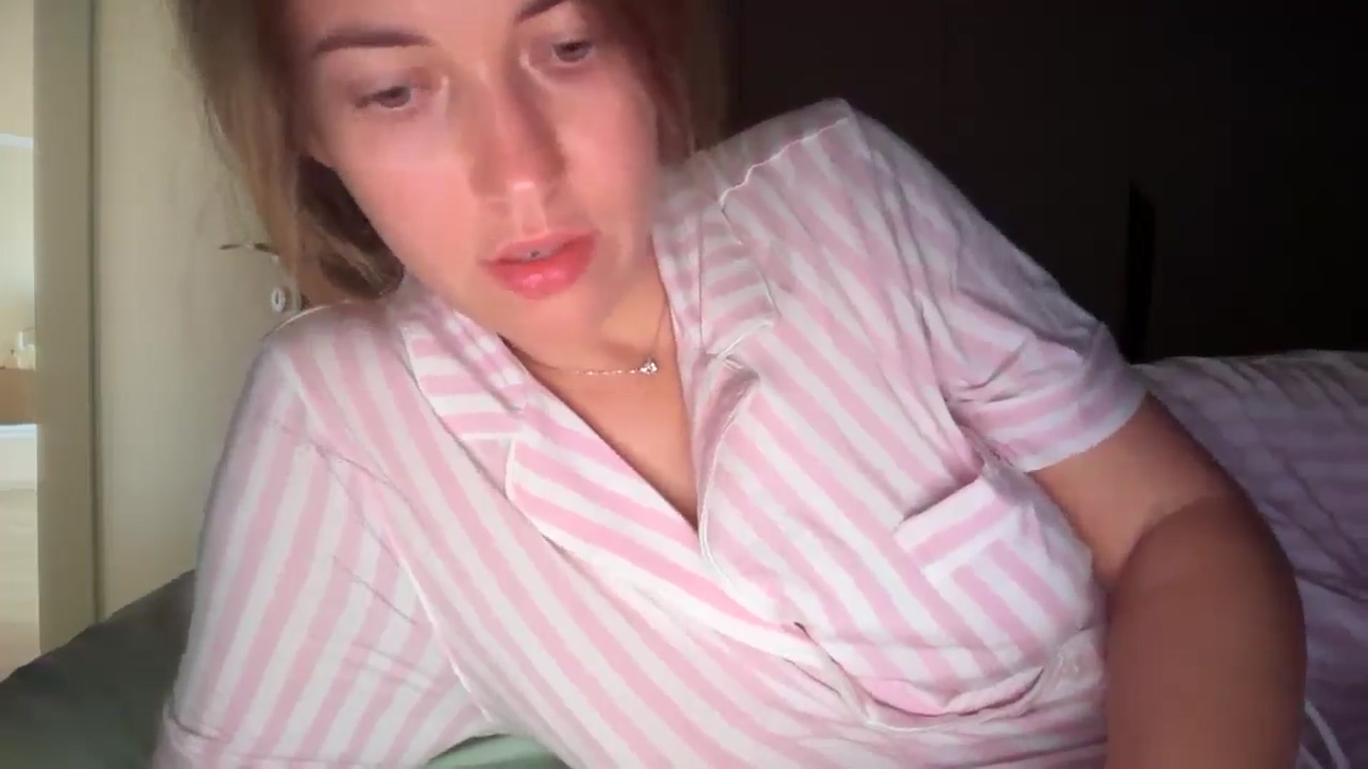 Gallery image thumbnail from SkySunFlower's myfreecams stream on, 09/23/2025, 15:08 image 13 of 20