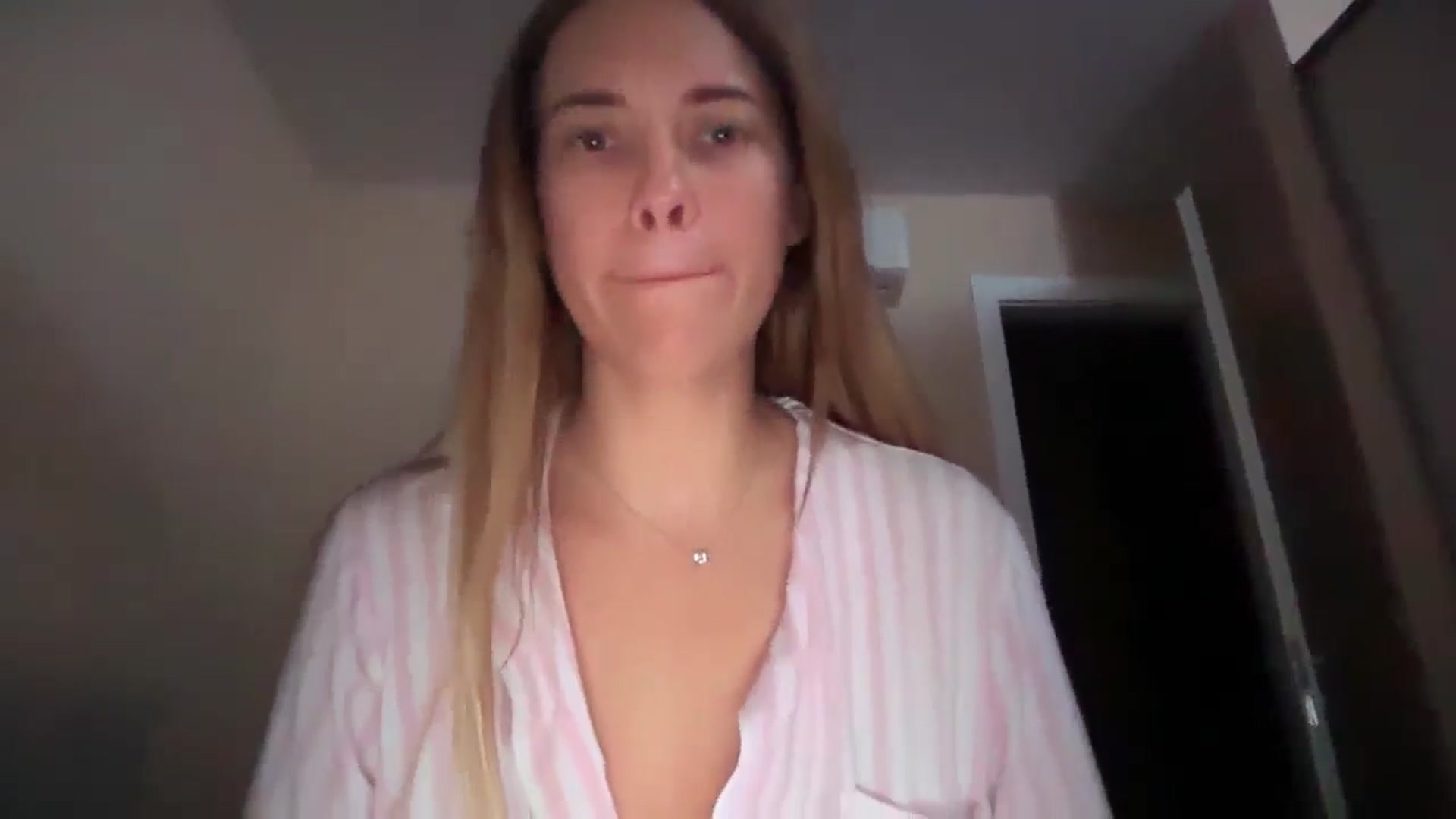 Gallery image thumbnail from SkySunFlower's myfreecams stream on, 09/23/2025, 23:52 image 5 of 20