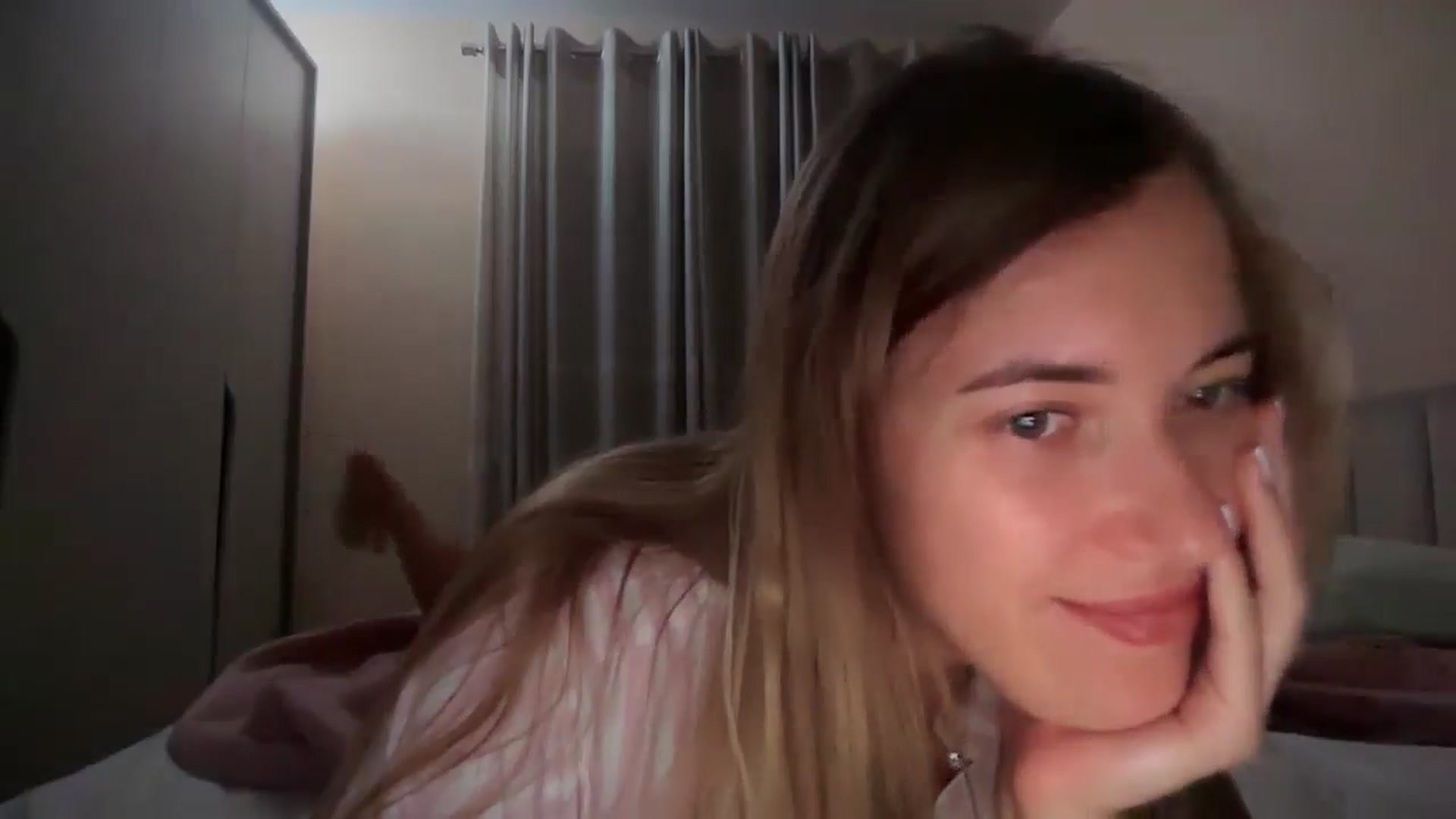 Gallery image thumbnail from SkySunFlower's myfreecams stream on, 09/23/2025, 23:52 image 18 of 20