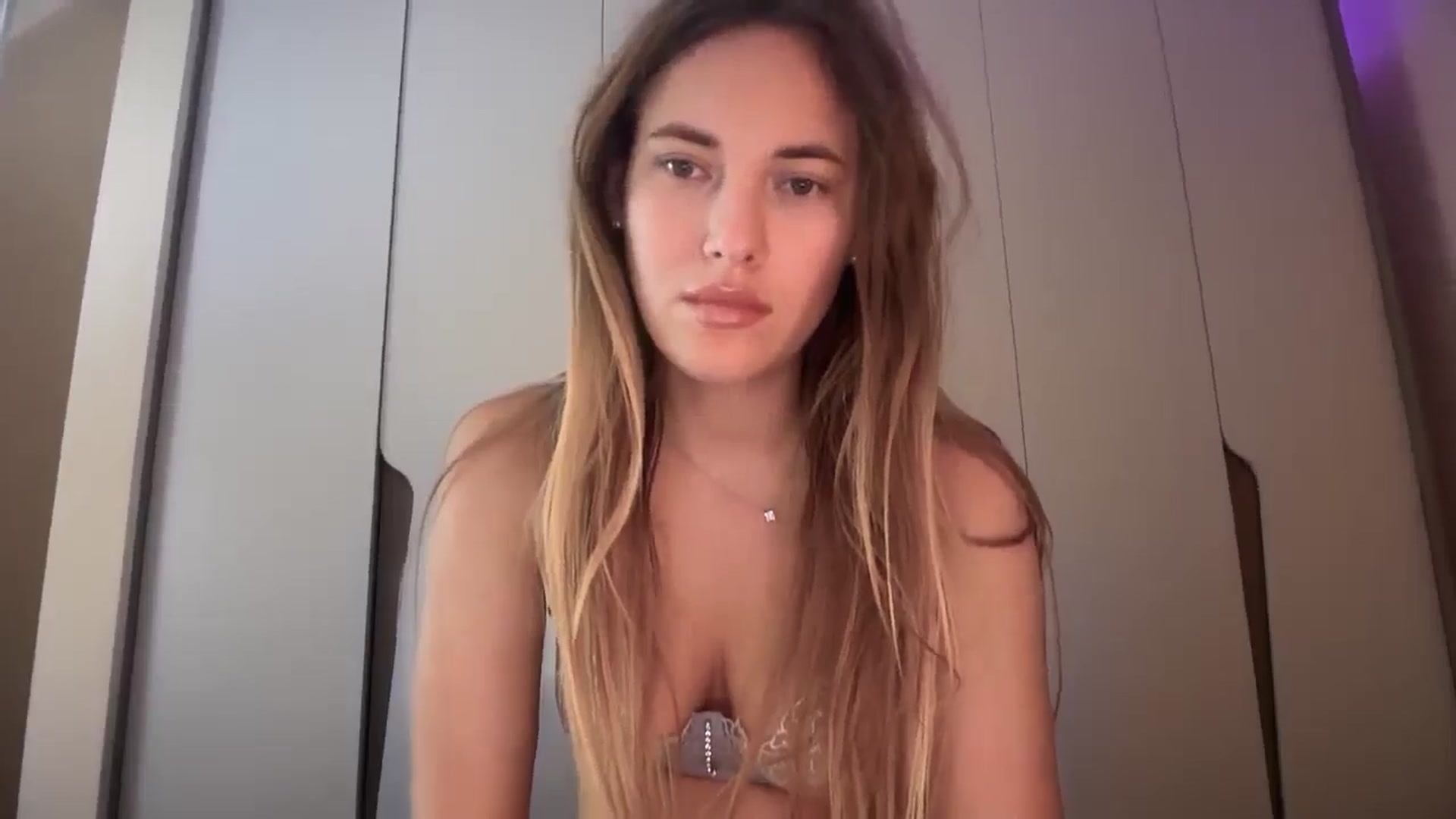 Gallery image thumbnail from SkySunFlower's myfreecams stream on, 09/25/2025, 24:10 image 17 of 20