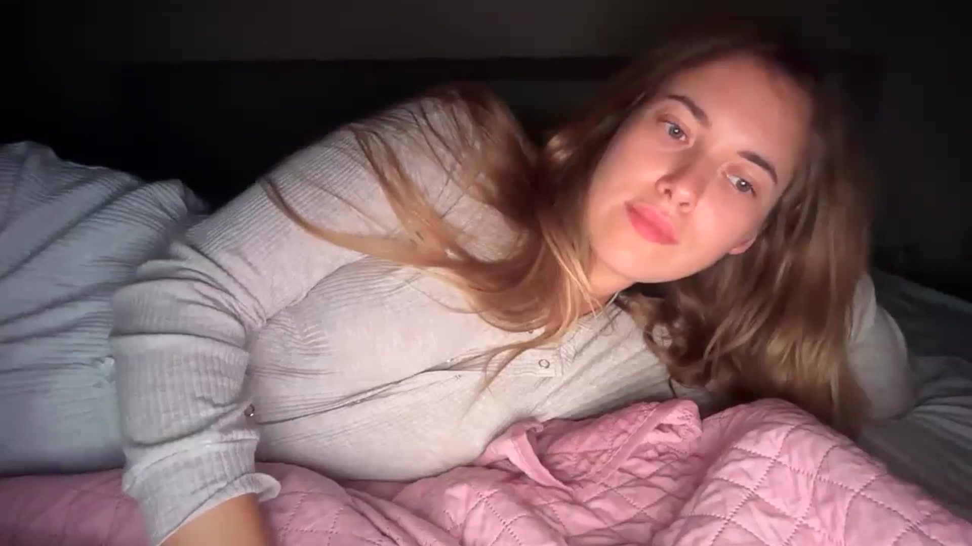 Gallery image thumbnail from SkySunFlower's myfreecams stream on, 09/26/2025, 02:14 image 2 of 20