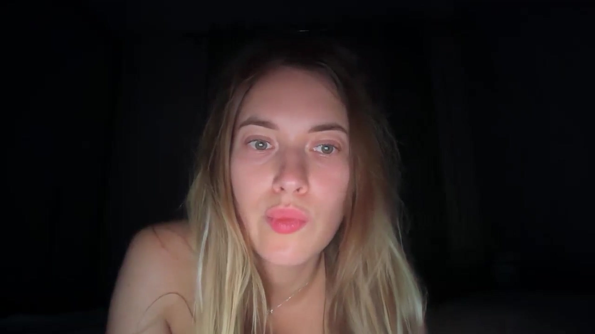 Gallery image thumbnail from SkySunFlower's myfreecams stream on, 09/26/2025, 03:01 image 8 of 20