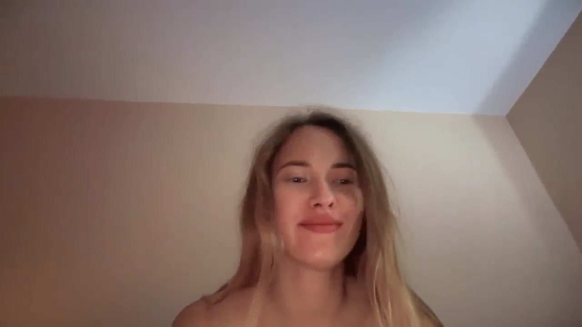 Gallery image thumbnail from SkySunFlower's myfreecams stream on, 09/27/2025, 22:11 image 18 of 20