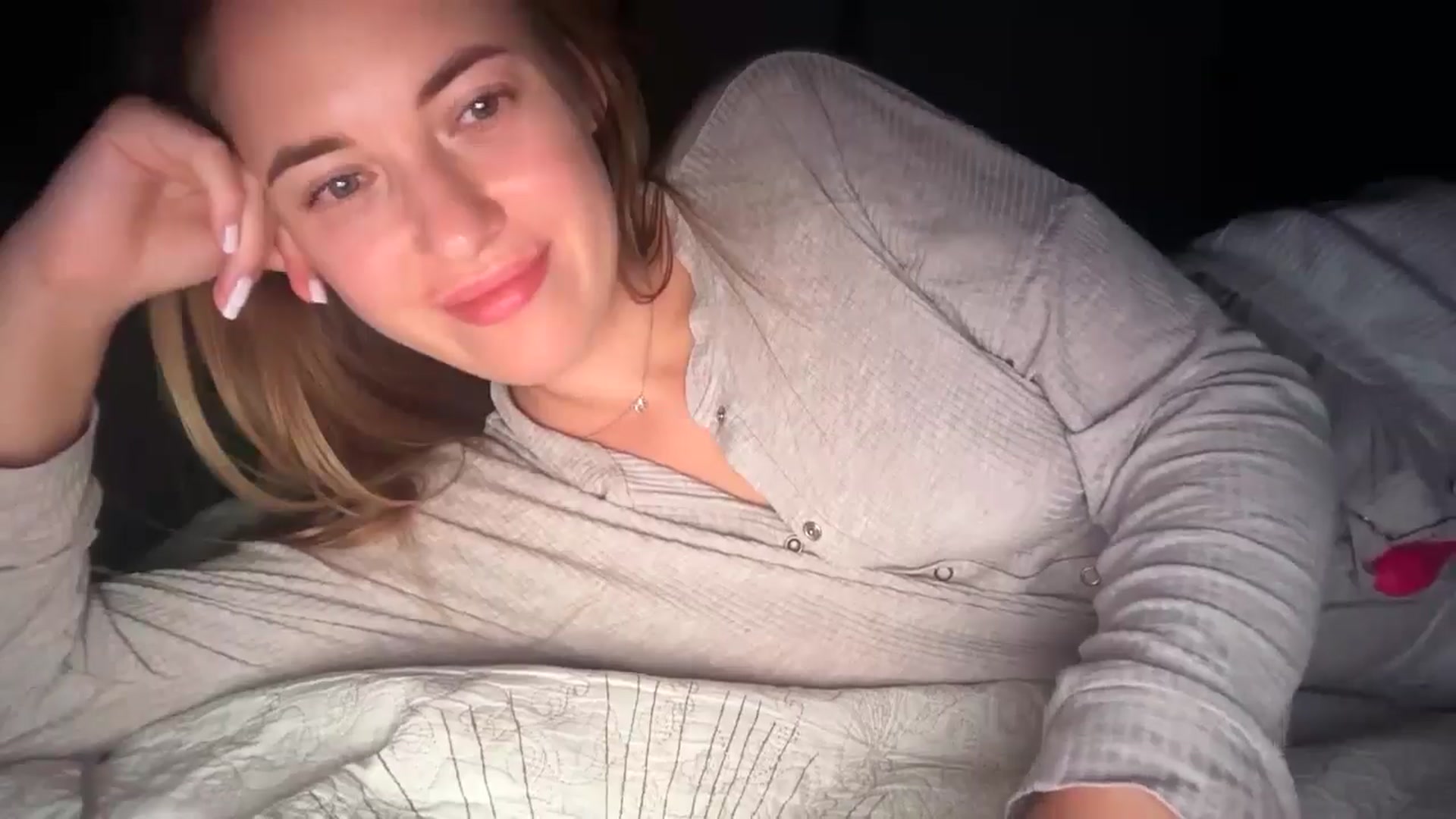 Gallery image thumbnail from SkySunFlower's myfreecams stream on, 10/02/2025, 17:46 image 6 of 20
