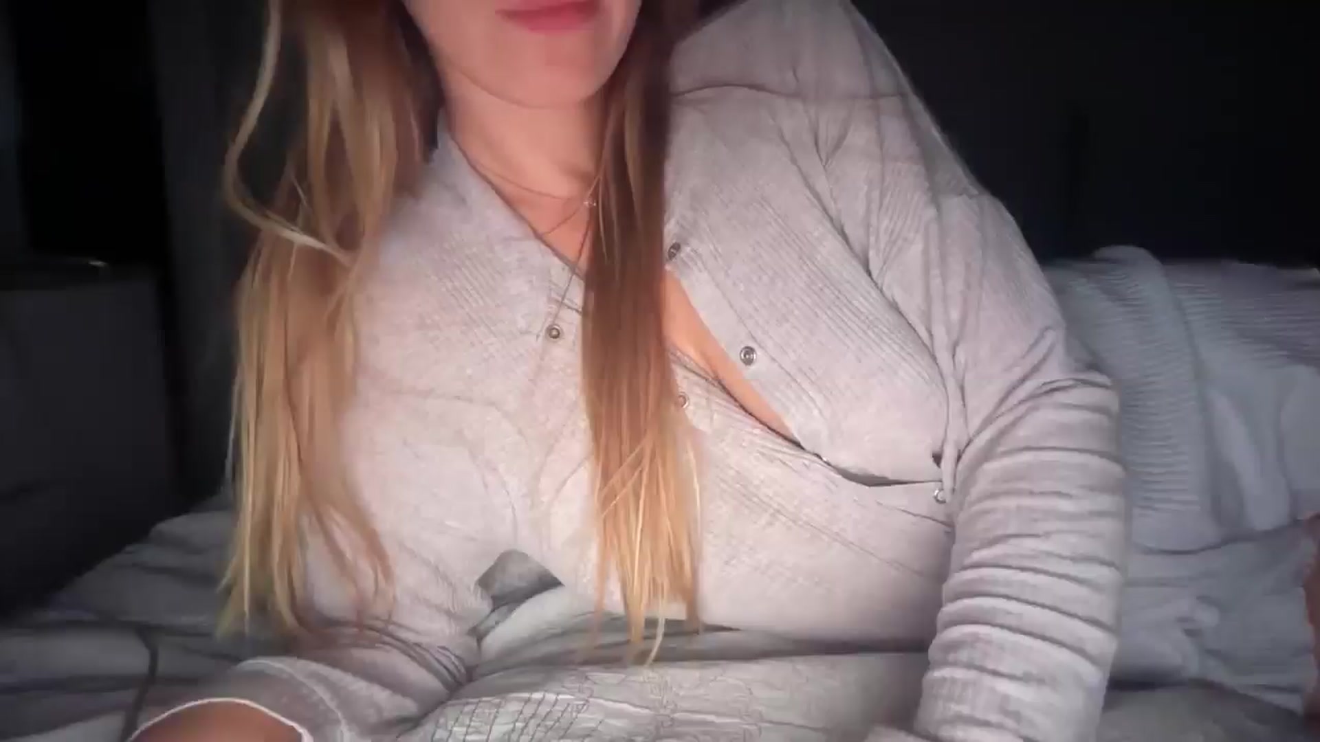 Gallery image thumbnail from SkySunFlower's myfreecams stream on, 10/02/2025, 17:46 image 2 of 20