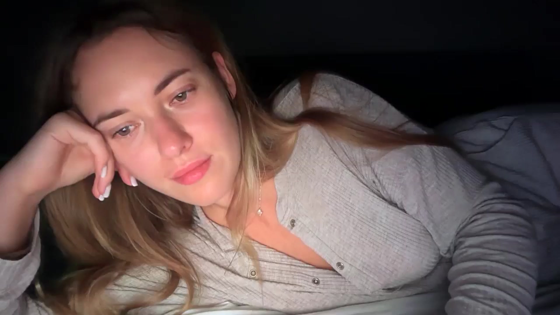 Gallery image thumbnail from SkySunFlower's myfreecams stream on, 10/06/2025, 23:47 image 9 of 20