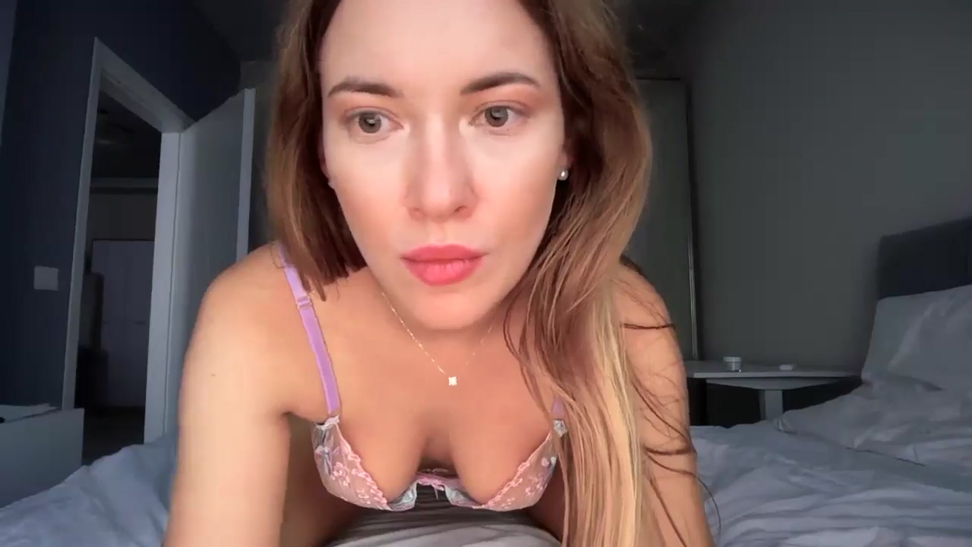 Gallery image thumbnail from SkySunFlower's myfreecams stream on, 10/07/2025, 09:59 image 4 of 20