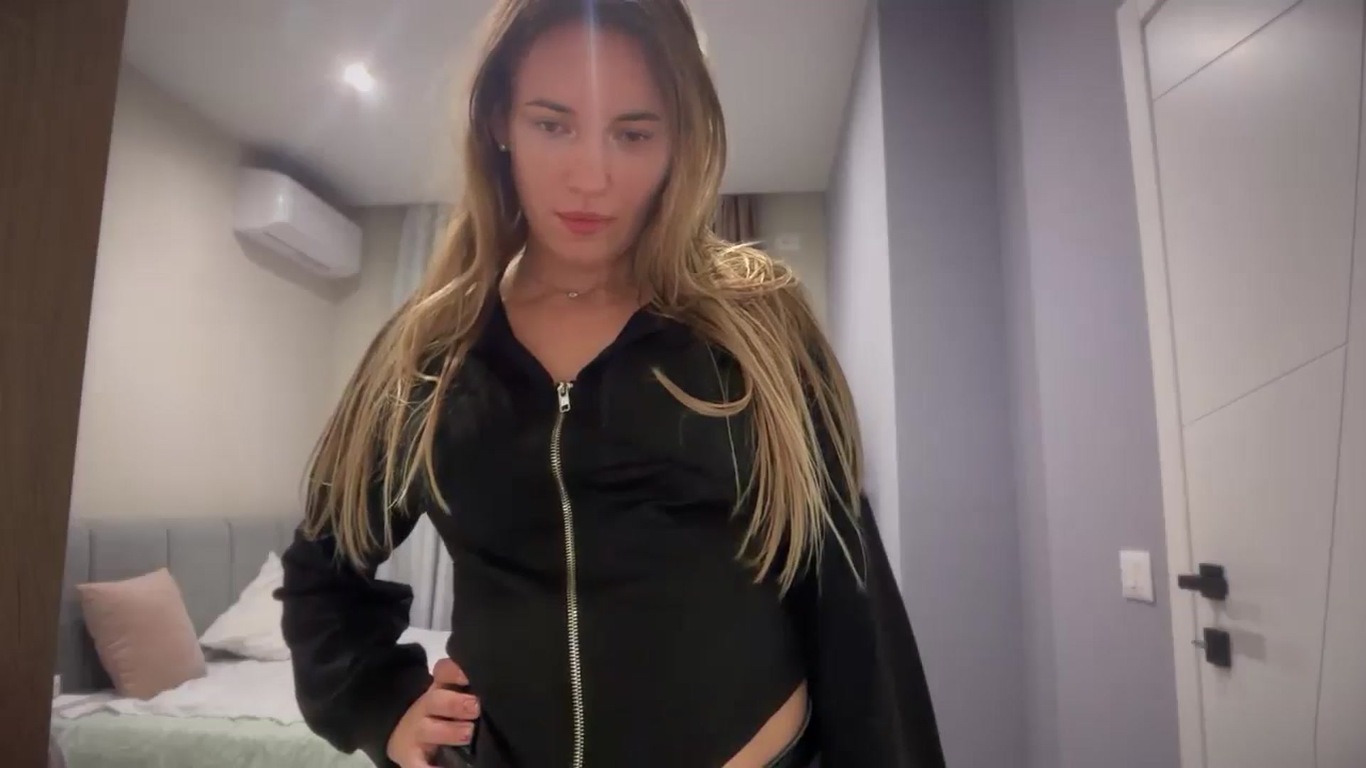 Gallery image thumbnail from SkySunFlower's myfreecams stream on, 10/09/2025, 24:51 image 5 of 20