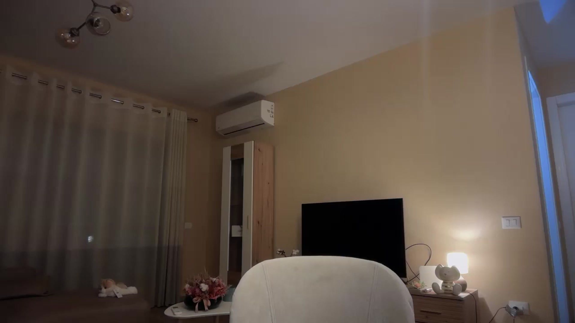 Gallery image thumbnail from SkySunFlower's myfreecams stream on, 10/13/2025, 01:20 image 9 of 20