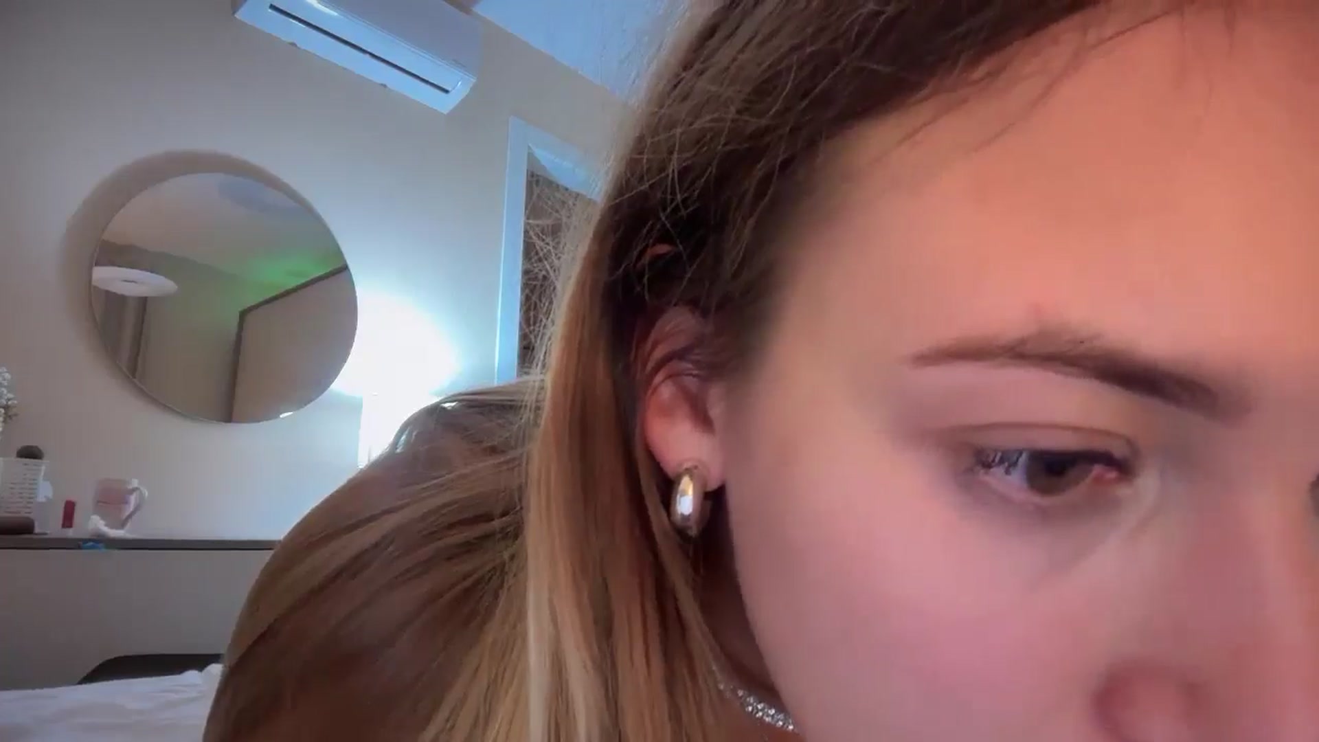 Gallery image thumbnail from SkySunFlower's myfreecams stream on, 10/13/2025, 04:44 image 3 of 20