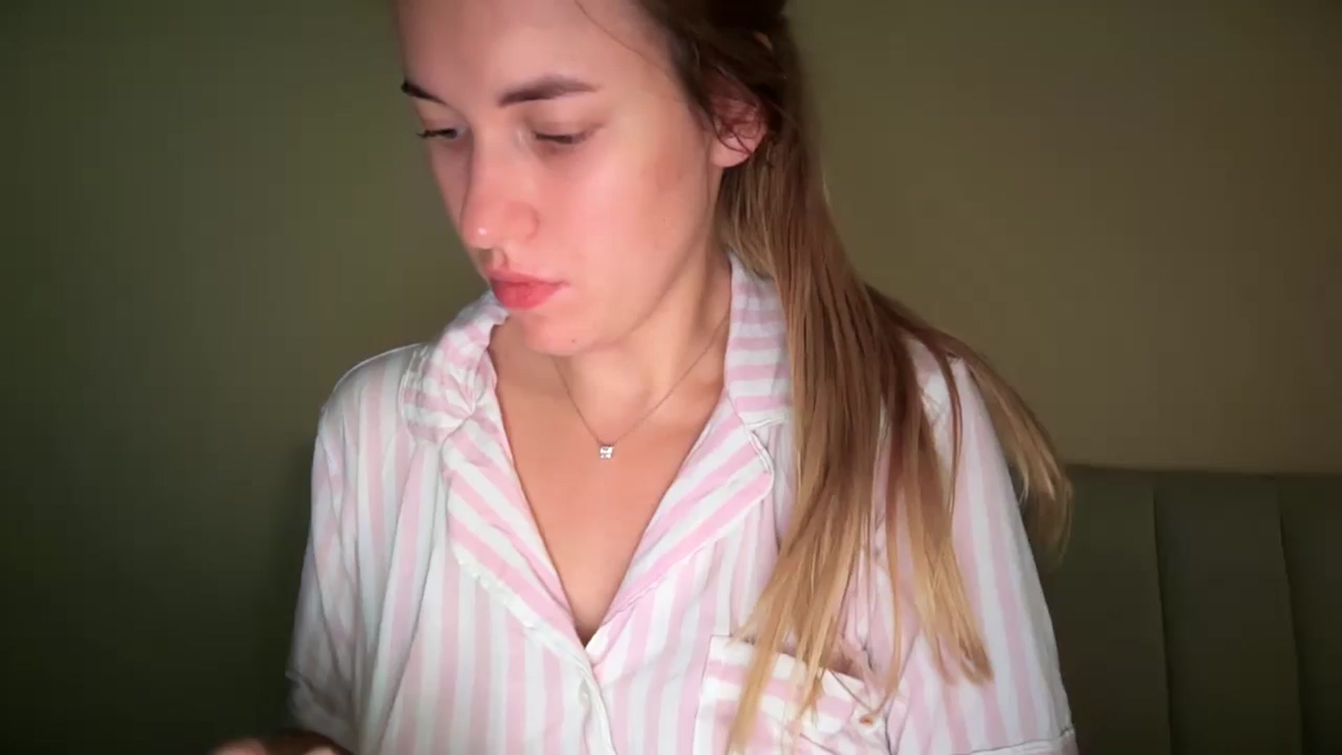 Gallery image thumbnail from SkySunFlower's myfreecams stream on, 10/14/2025, 07:48 image 6 of 20