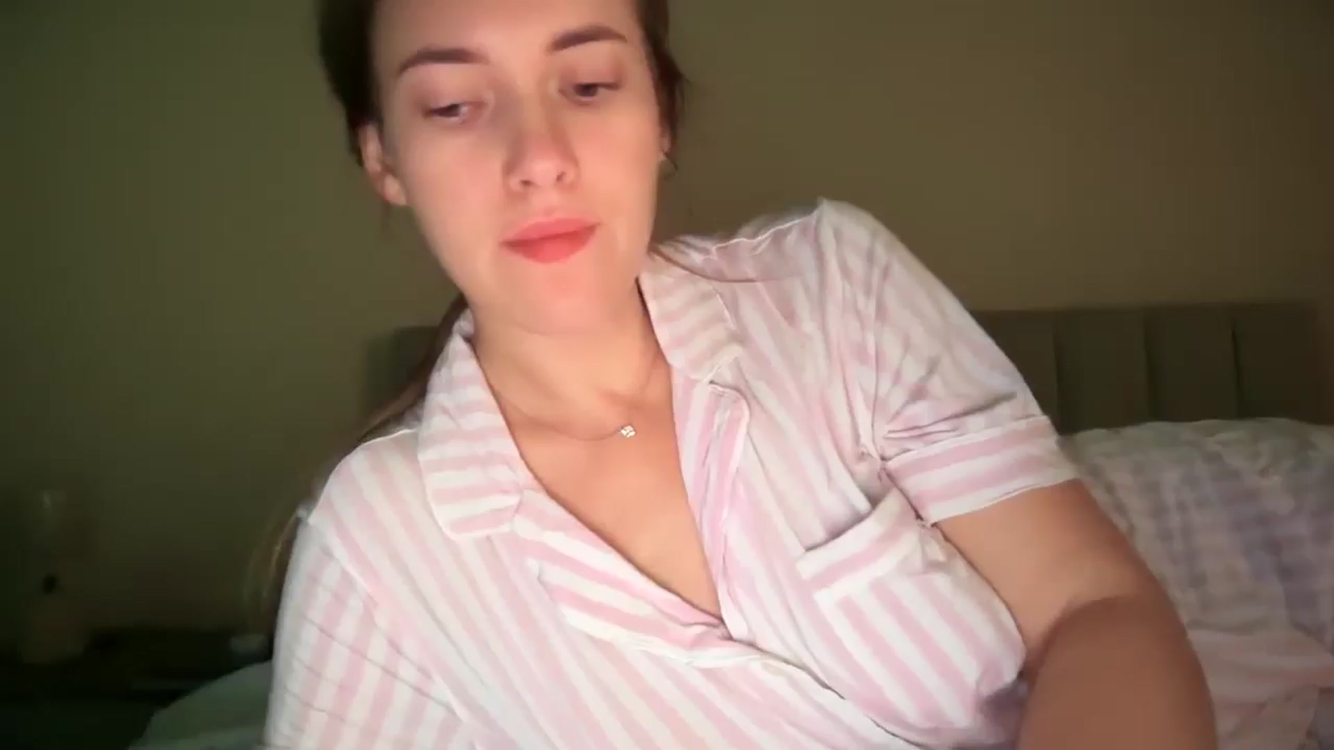 Gallery image thumbnail from SkySunFlower's myfreecams stream on, 10/14/2025, 07:48 image 8 of 20