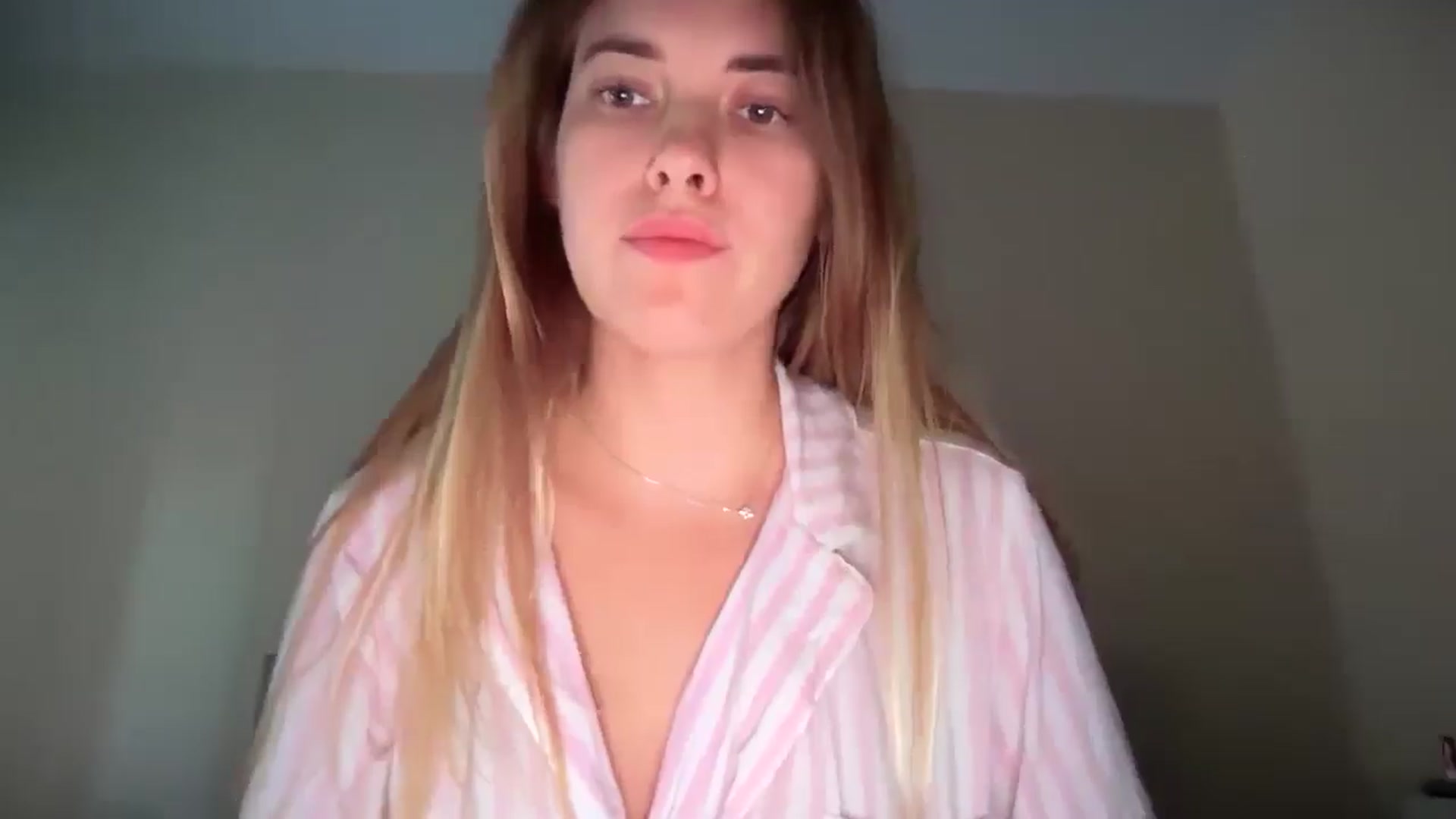 Gallery image thumbnail from SkySunFlower's myfreecams stream on, 10/15/2025, 06:35 image 8 of 20