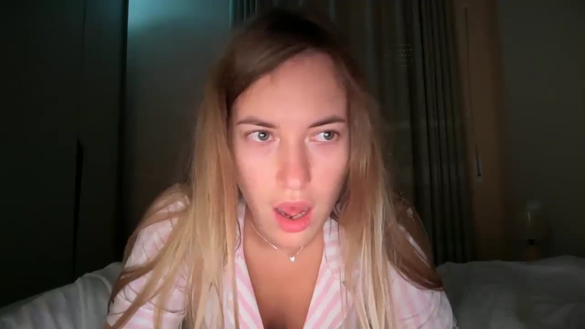 Gallery image thumbnail from SkySunFlower's myfreecams stream on, 10/15/2025, 08:25 image 12 of 20