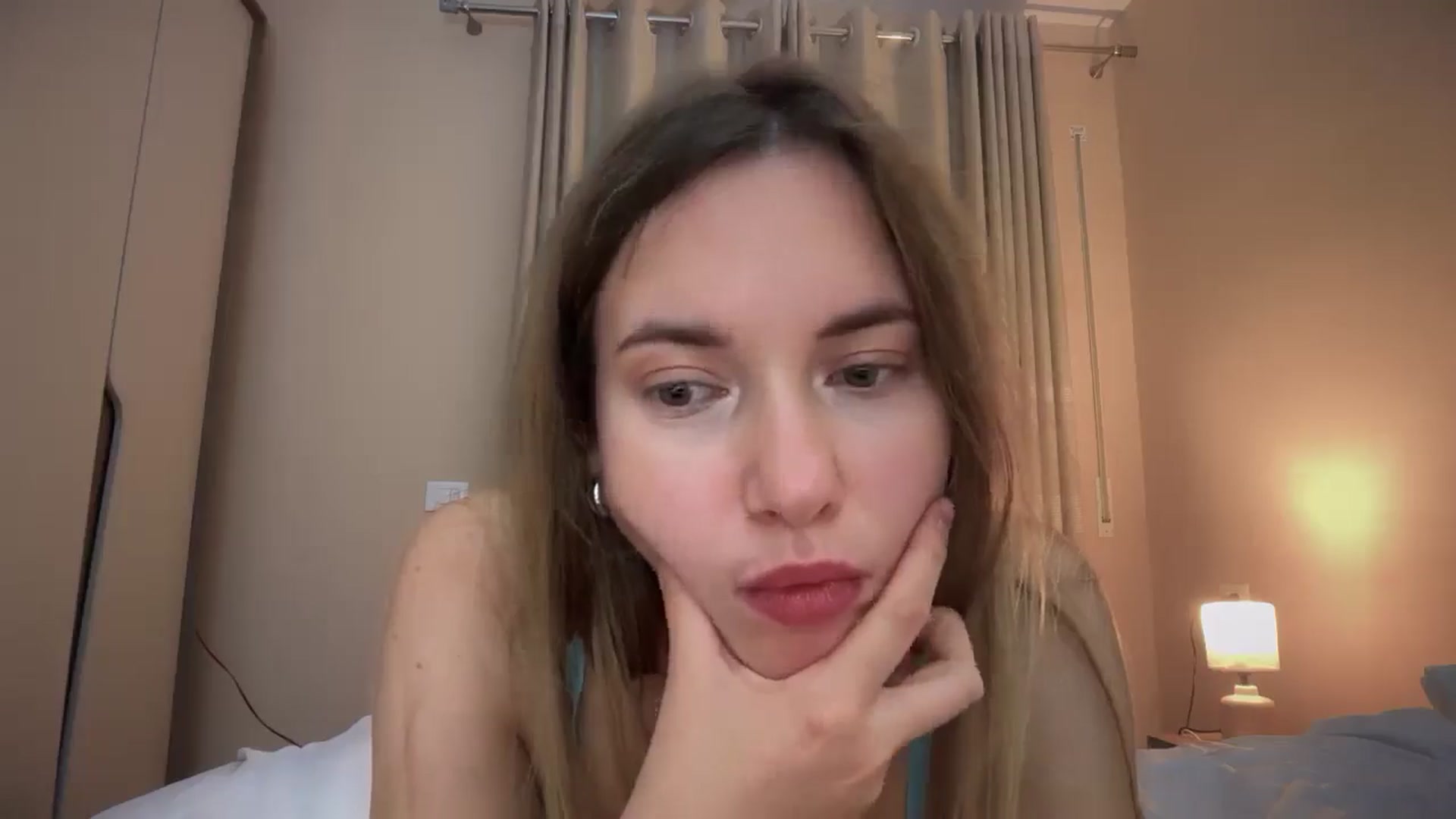 Gallery image thumbnail from SkySunFlower's myfreecams stream on, 10/15/2025, 23:29 image 18 of 20