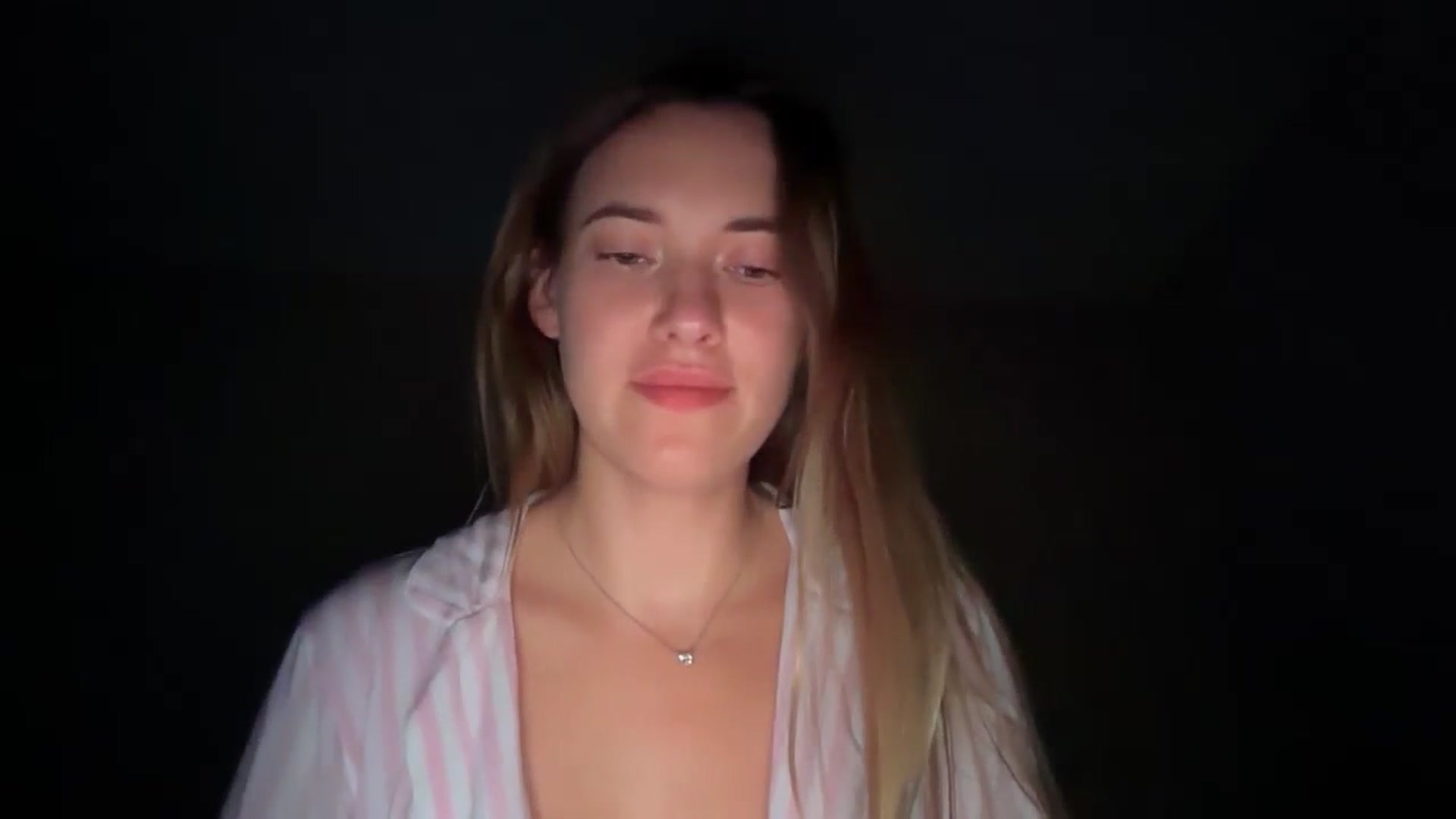 Gallery image thumbnail from SkySunFlower's myfreecams stream on, 10/16/2025, 05:32 image 11 of 20