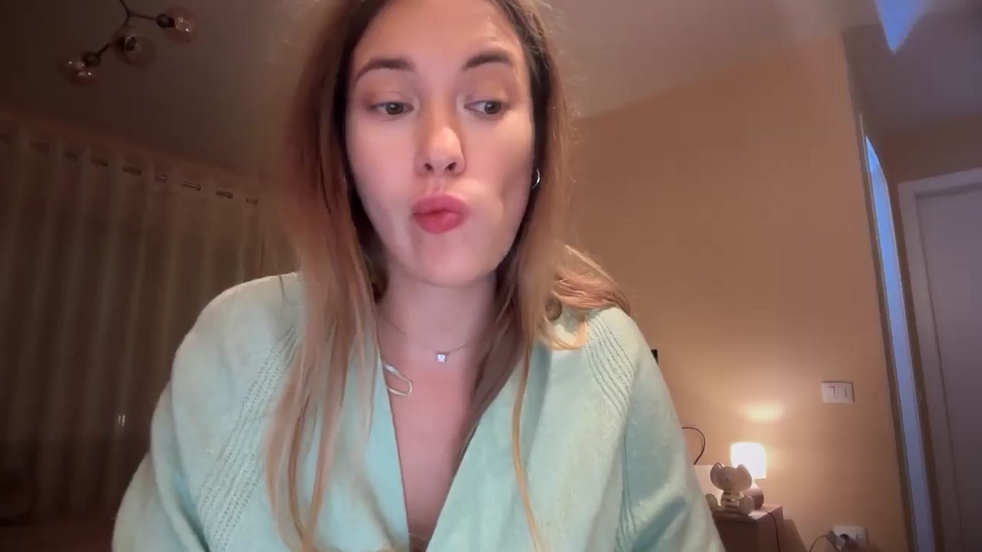 Gallery image thumbnail from SkySunFlower's myfreecams stream on, 10/18/2025, 01:21 image 16 of 20